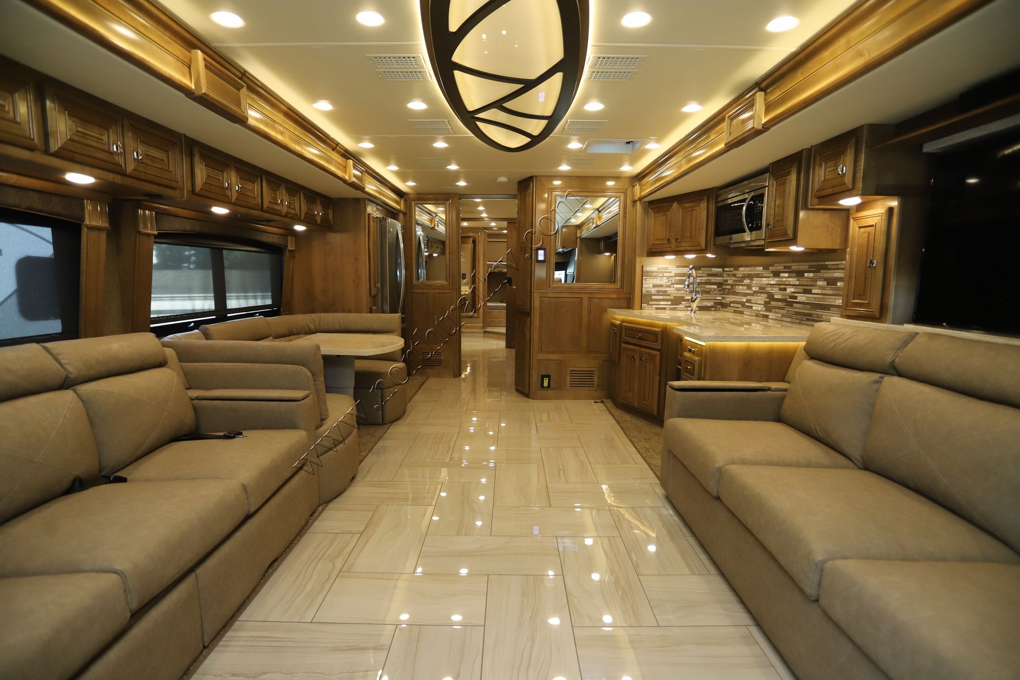 Used 2019 Fleetwood Discovery Lxe 44B Class A  For Sale