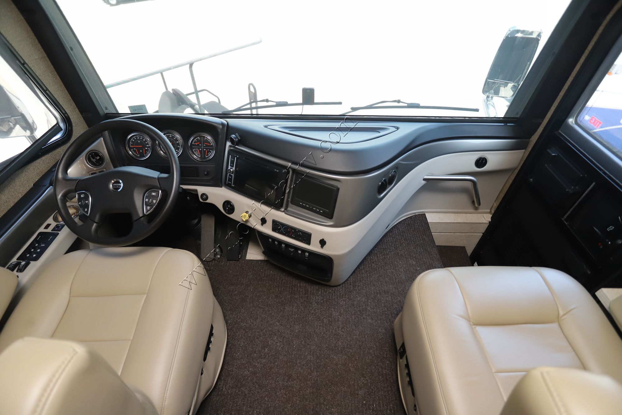 Used 2019 Fleetwood Discovery Lxe 44B Class A  For Sale