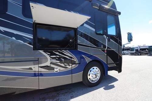 2019 Fleetwood Discovery Lxe 44B