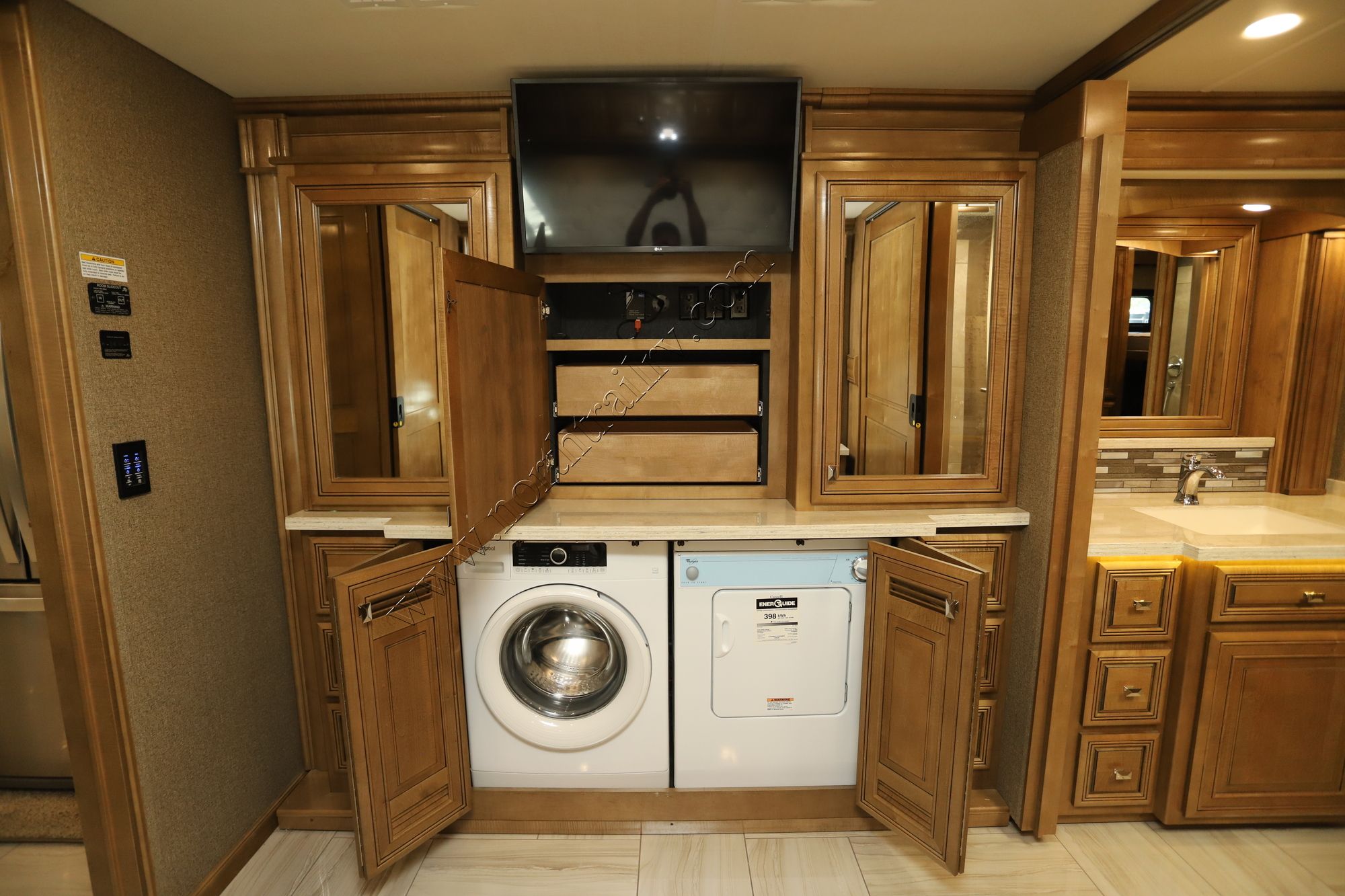 Used 2019 Fleetwood Discovery Lxe 44B Class A  For Sale