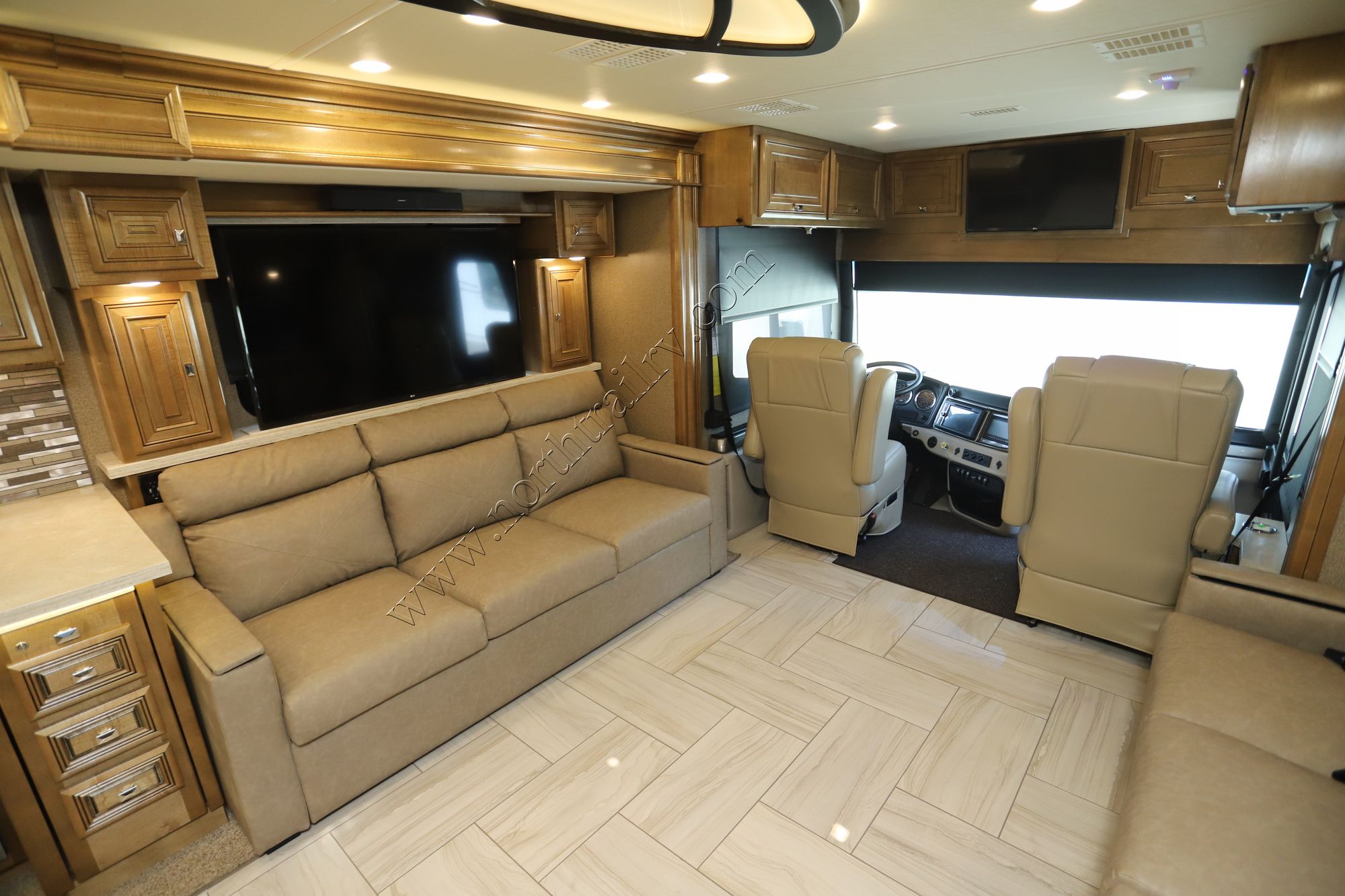 Used 2019 Fleetwood Discovery Lxe 44B Class A  For Sale