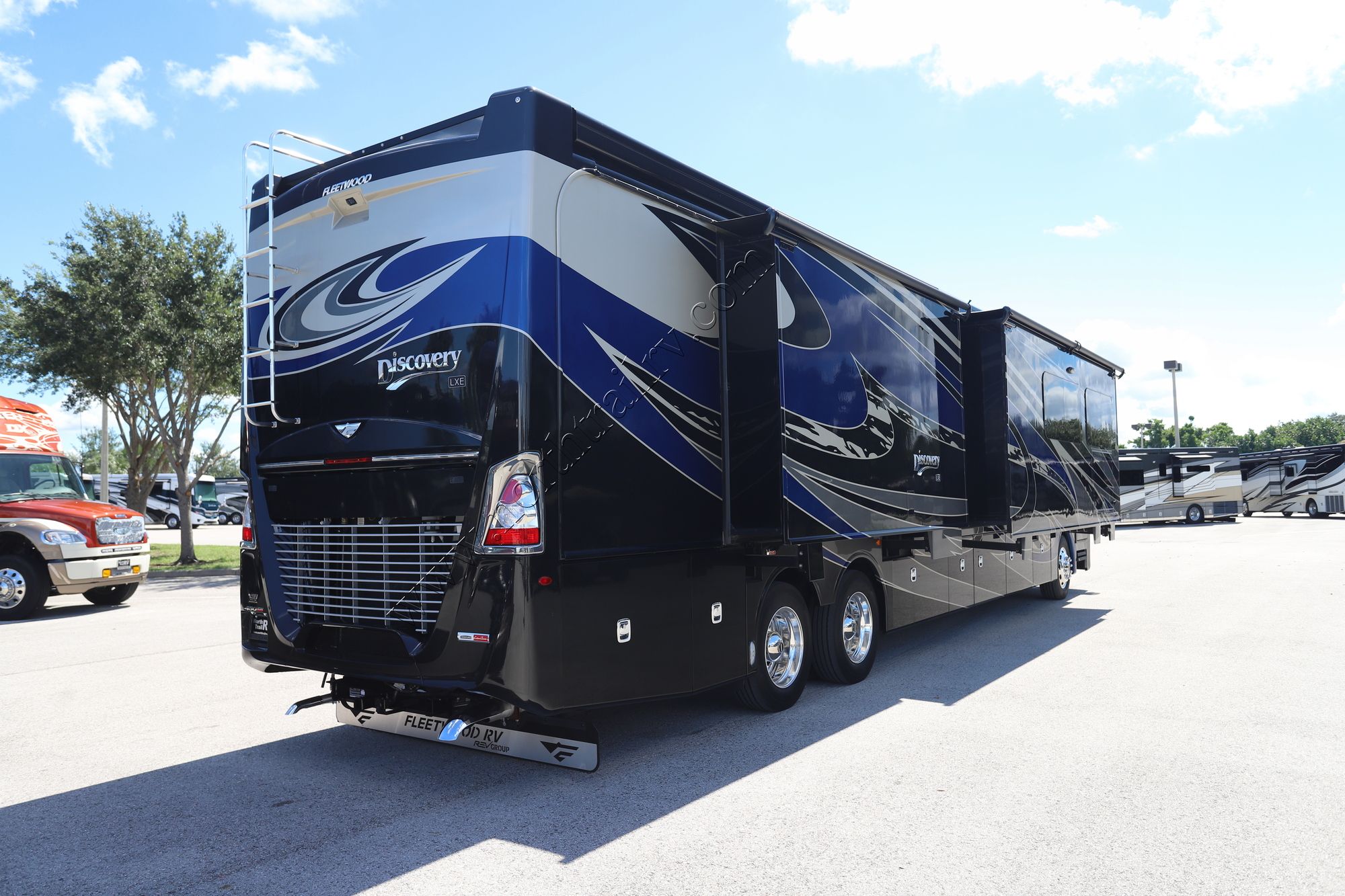 Used 2019 Fleetwood Discovery Lxe 44B Class A  For Sale