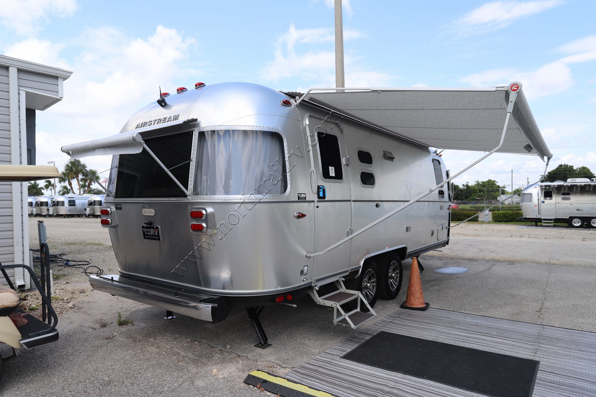 2025 Airstream Trade Wind 25FB Travel Trailer New  For Sale