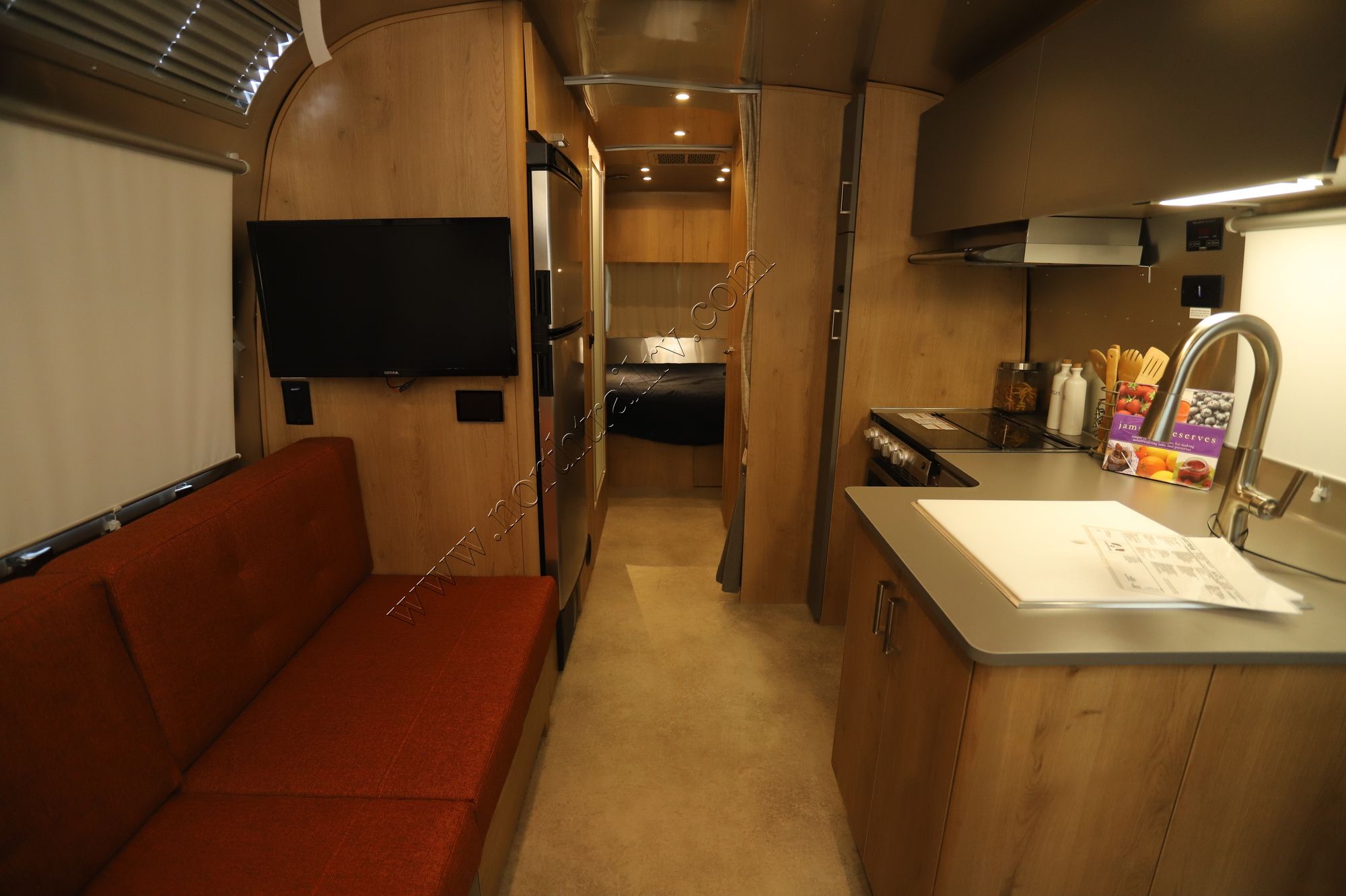 2025 Airstream Trade Wind 25FB Travel Trailer New  For Sale