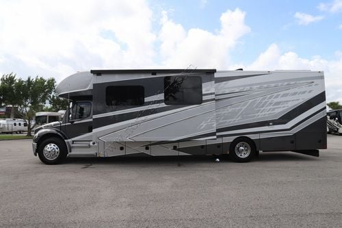 2023 Renegade Rv Valencia 38BB