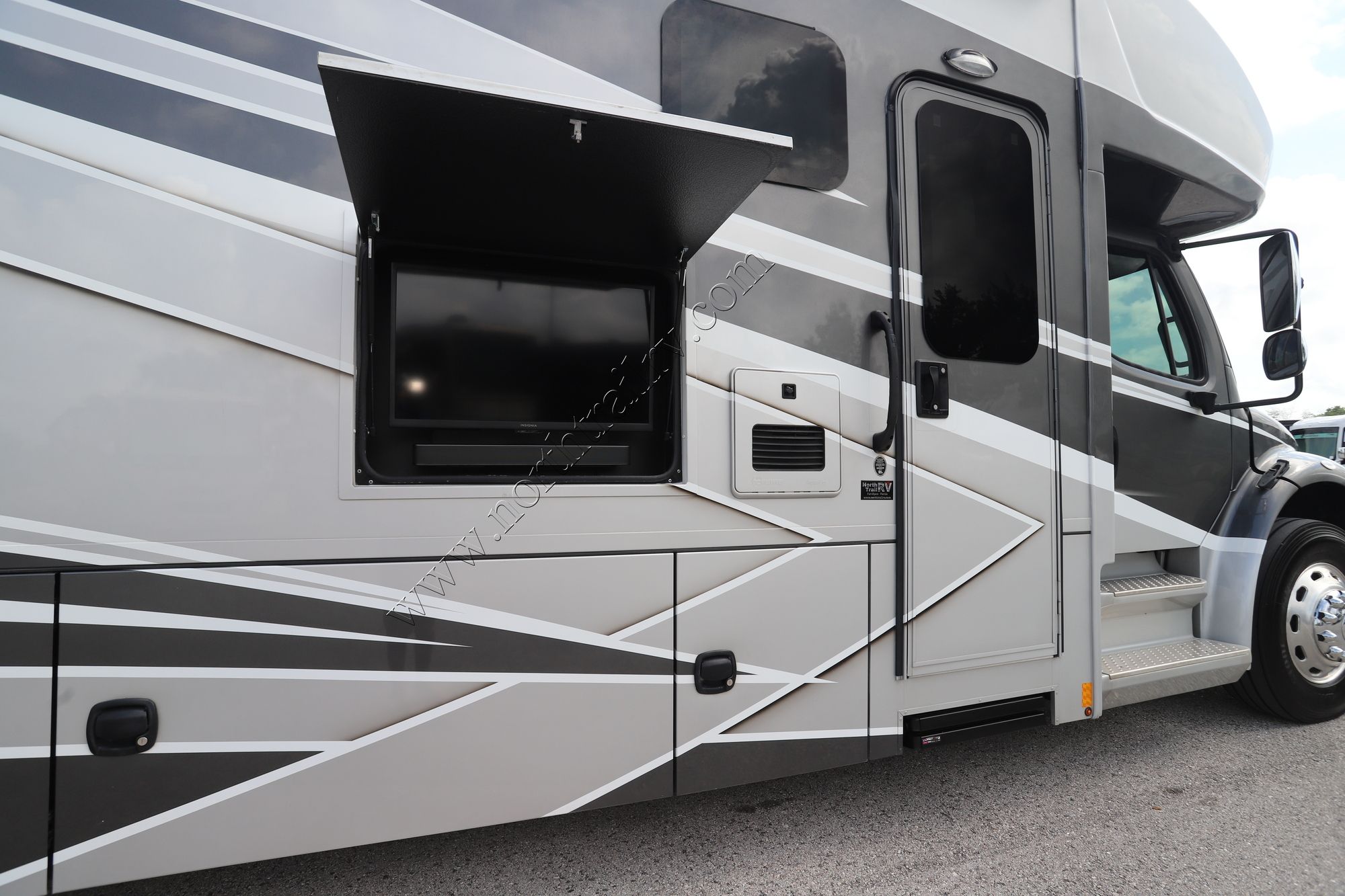 Used 2023 Renegade Rv Valencia 38BB Super C  For Sale