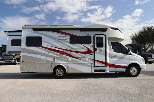 2017 Tiffin Motor Homes Wayfarer 24QW