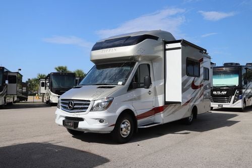 2017 Tiffin Motor Homes Wayfarer 24QW
