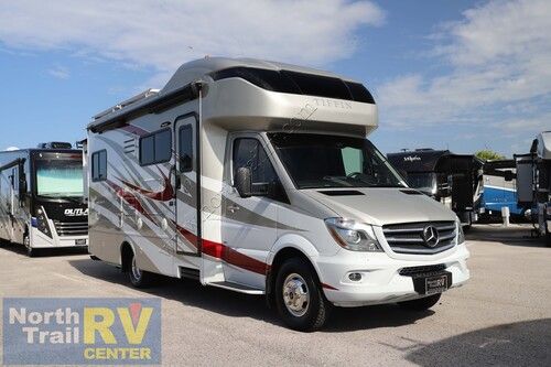 2017 Tiffin Motor Homes Wayfarer 24QW