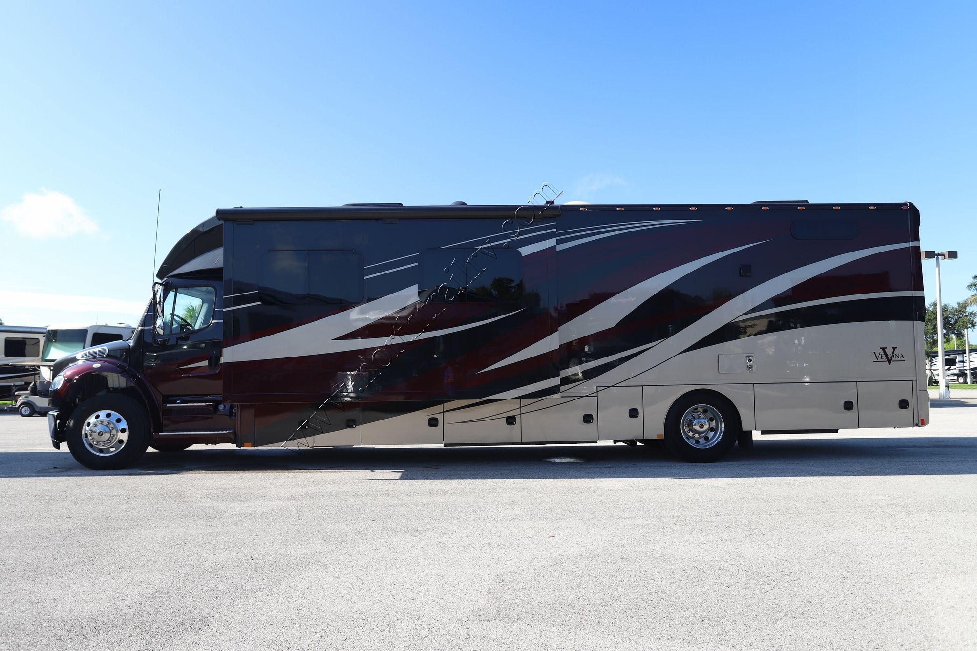 Used 2019 Renegade Rv Verona 40VBH Super C  For Sale