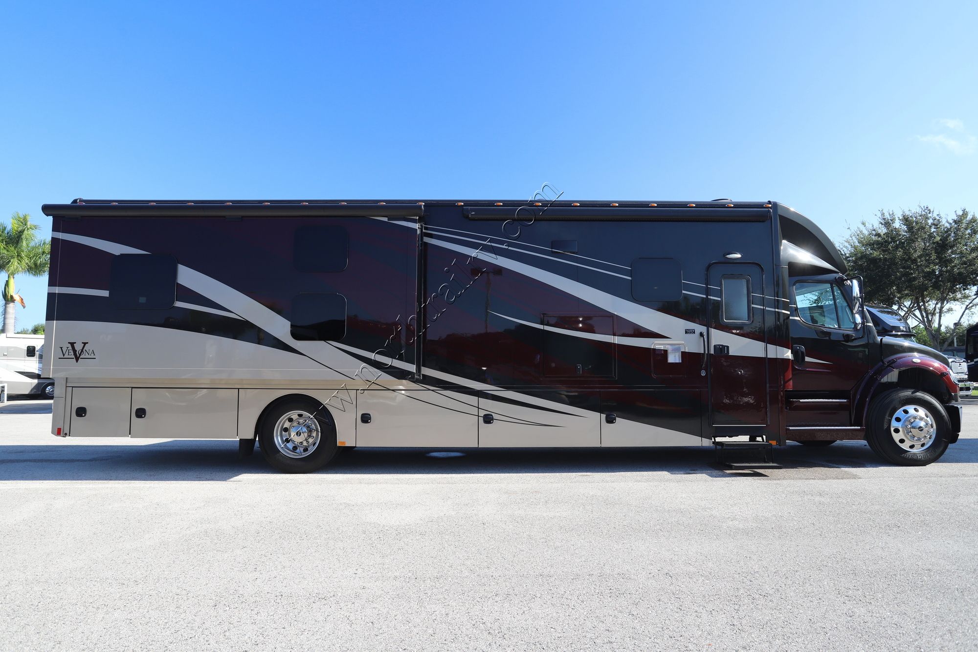 Used 2019 Renegade Rv Verona 40VBH Super C  For Sale