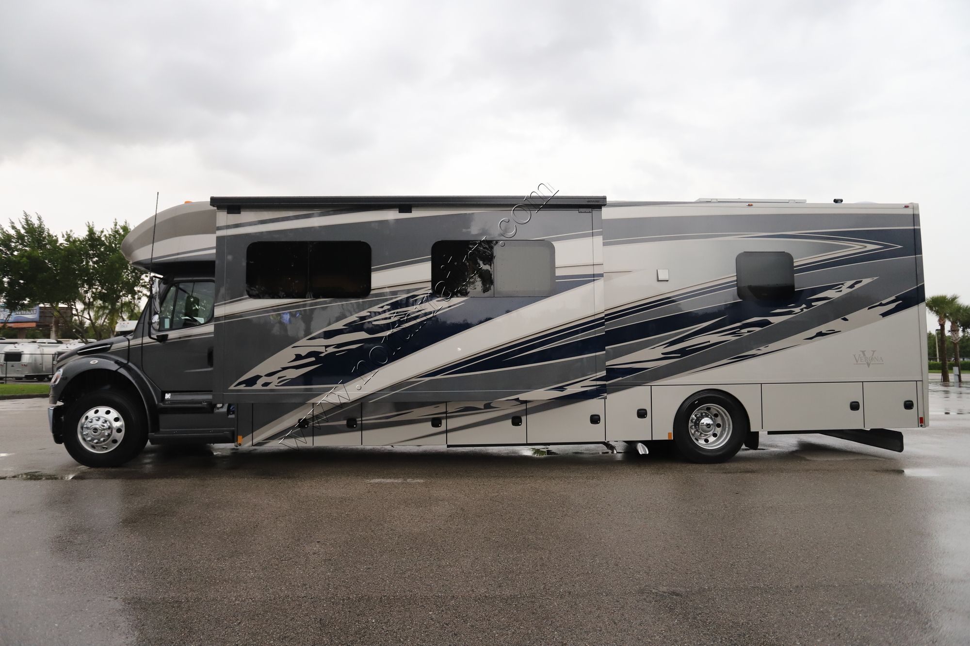 New 2025 Renegade Rv Verona 40VRB Super C  For Sale