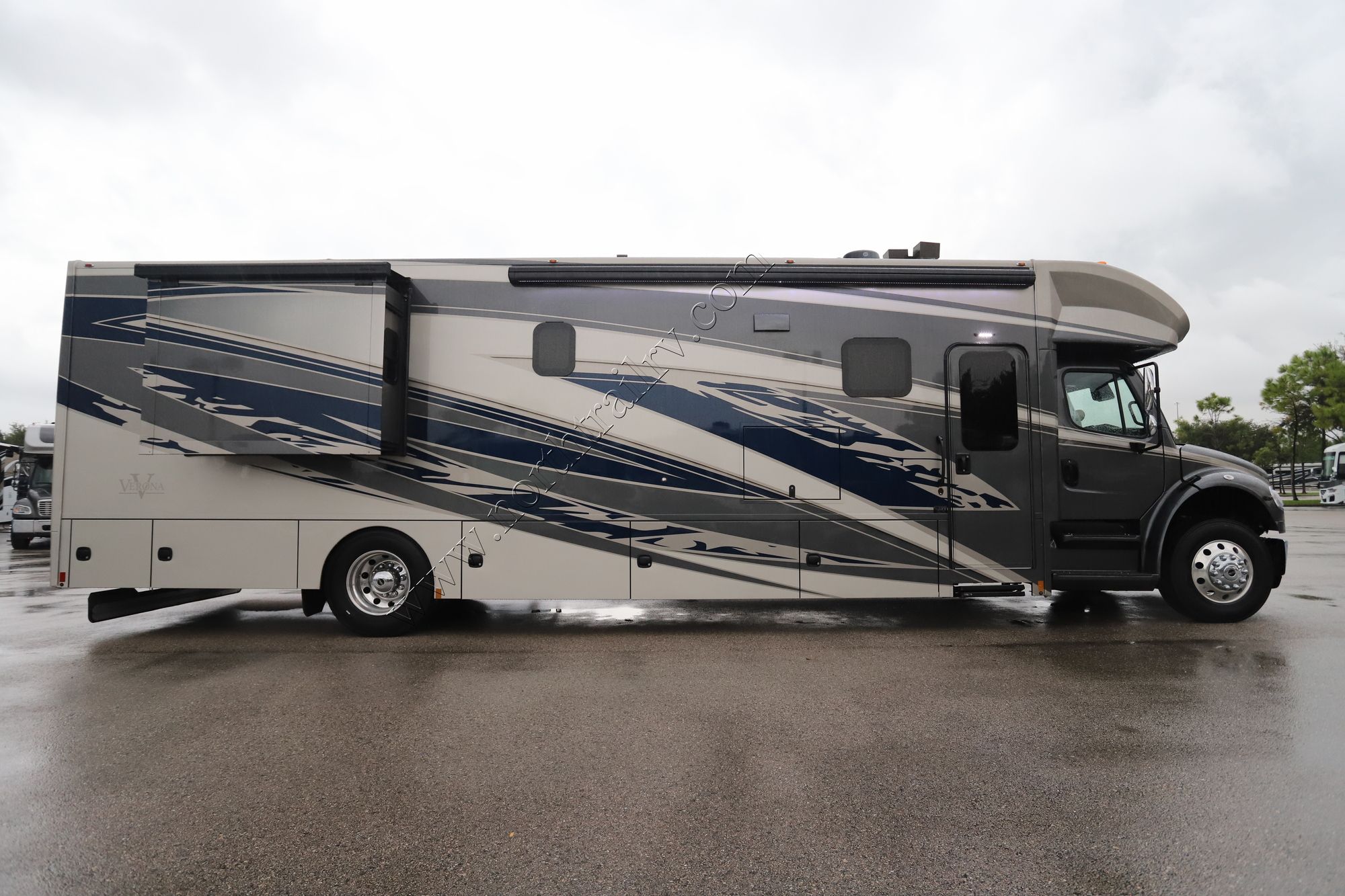 New 2025 Renegade Rv Verona 40VRB Super C  For Sale