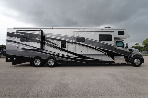 2025 Renegade Rv Classic 45CMR Super C