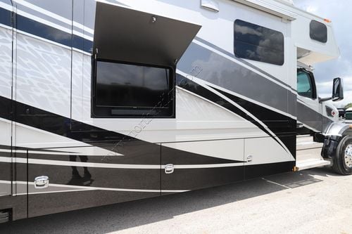 2025 Renegade Rv Classic 45CMR Super C