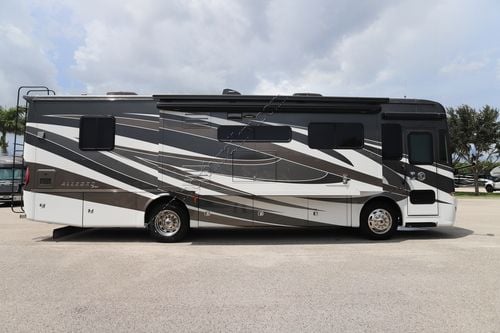 2022 Tiffin Motor Homes Allegro Red 33AL Class A