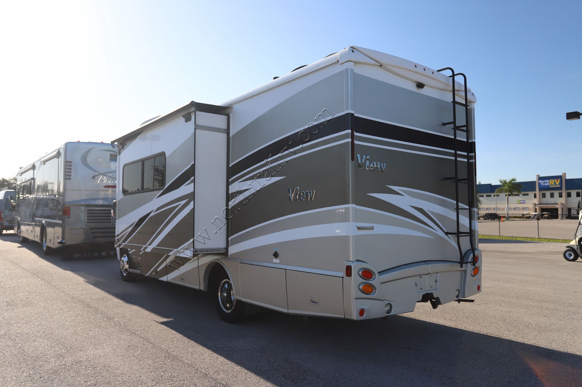 Used 2017 Winnebago View 24J Class C  For Sale