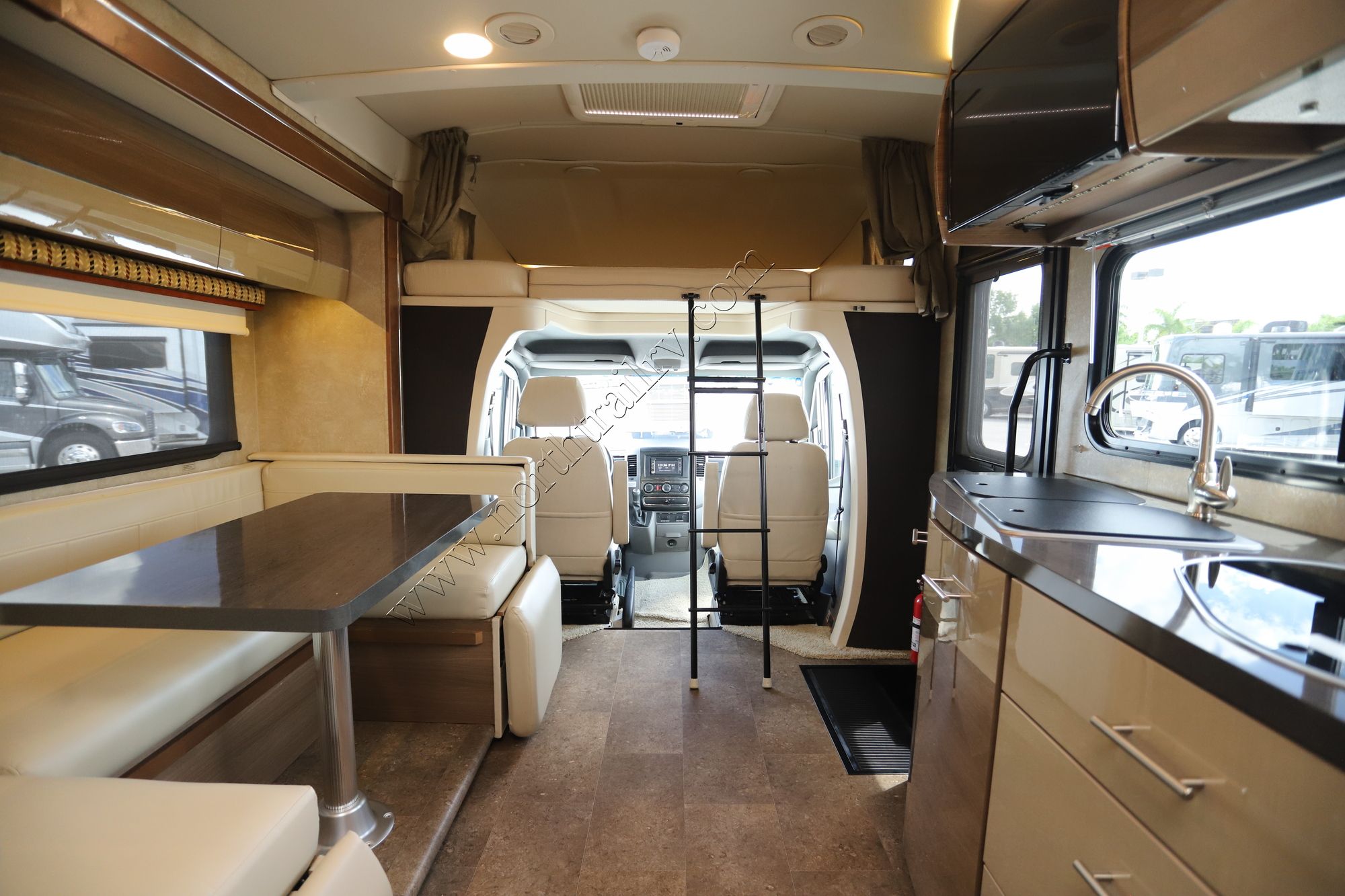 Used 2017 Winnebago View 24J Class C  For Sale