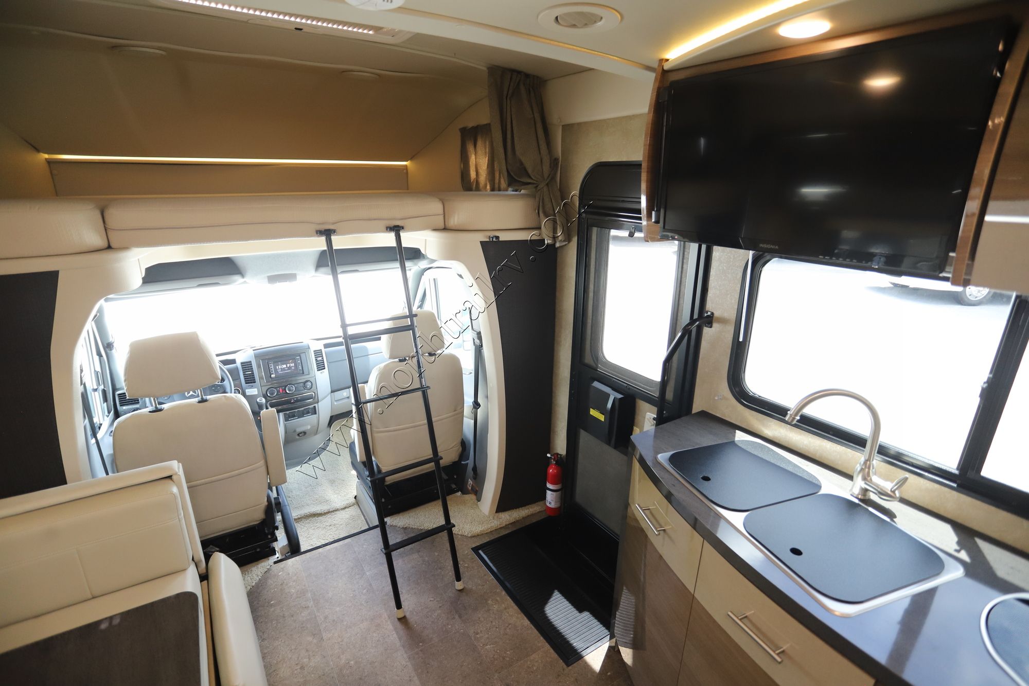 Used 2017 Winnebago View 24J Class C  For Sale