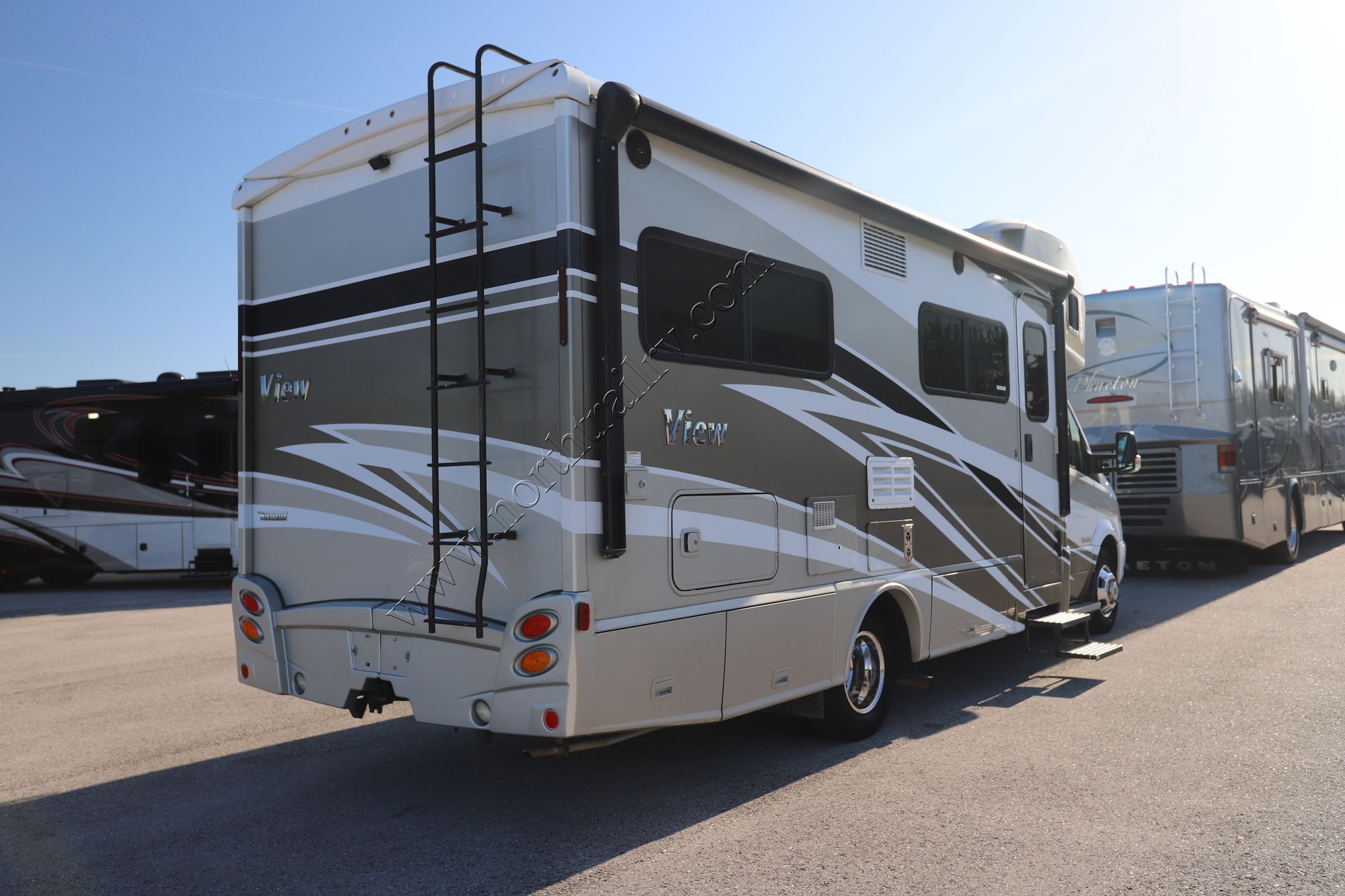 Used 2017 Winnebago View 24J Class C  For Sale