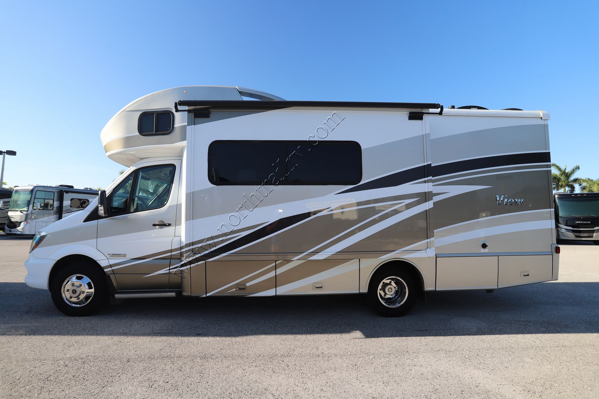 Used 2017 Winnebago View 24J Class C  For Sale