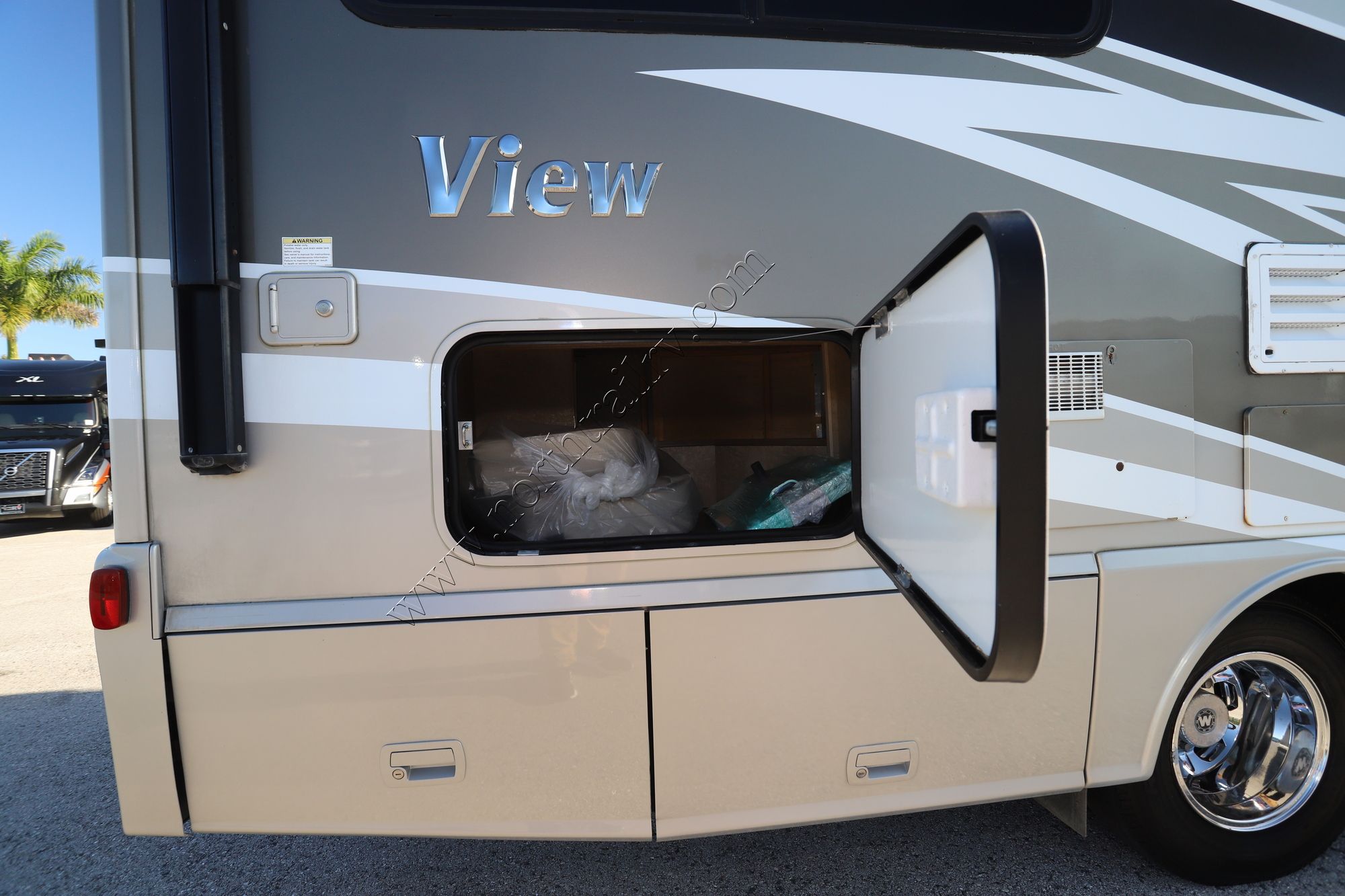 Used 2017 Winnebago View 24J Class C  For Sale