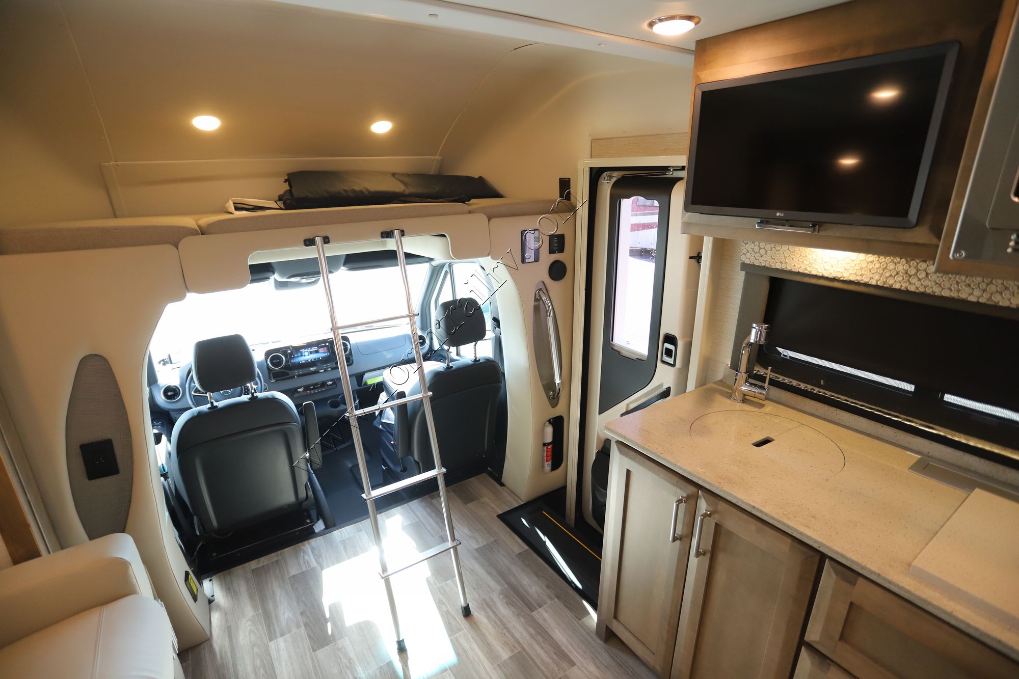 Used 2023 Tiffin Motor Homes Wayfarer 25RW Class C  For Sale