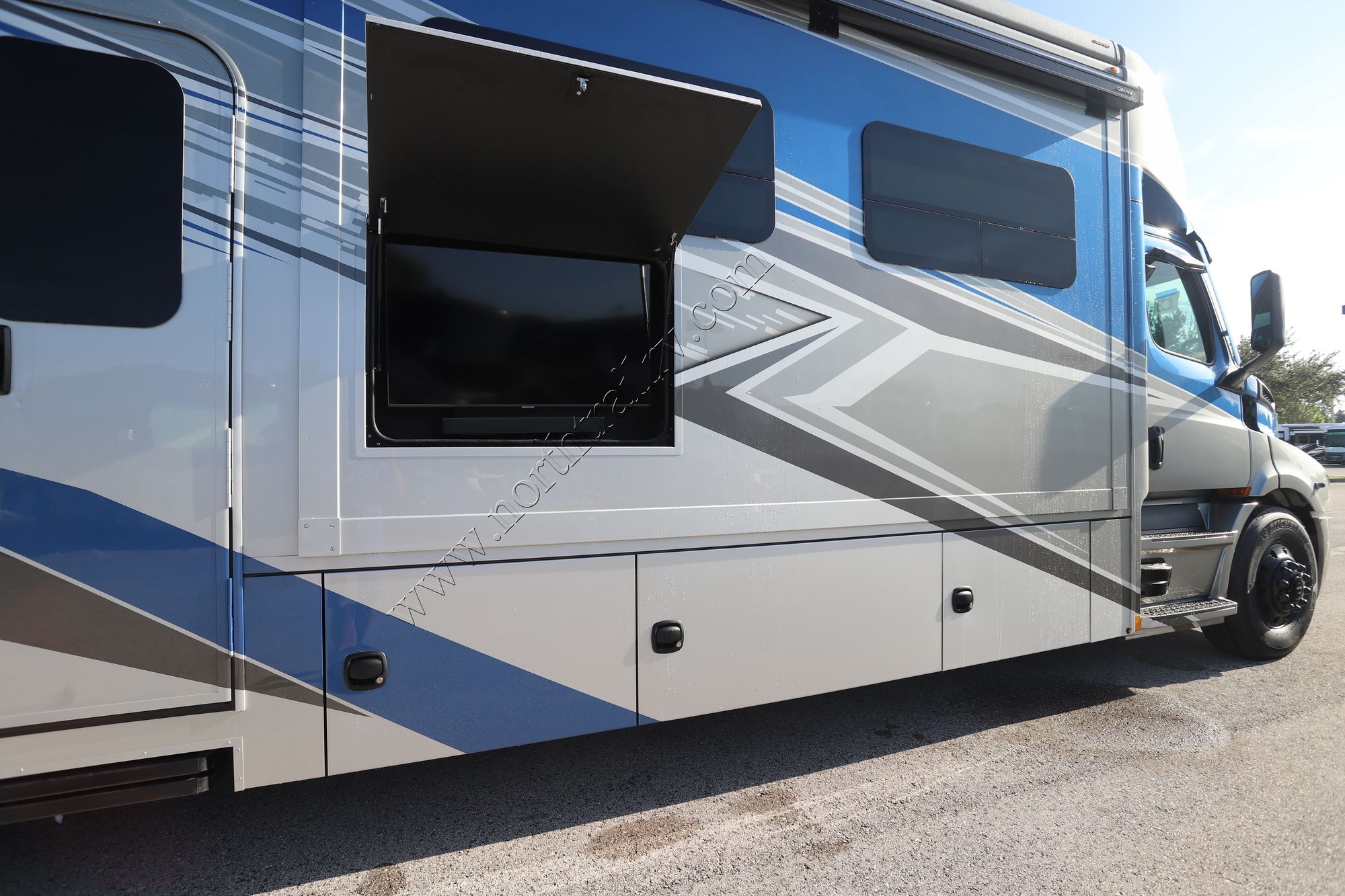 New 2025 Renegade Rv Explorer 40ERB Super C  For Sale