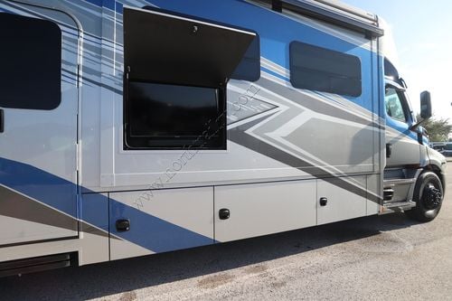 2025 Renegade Rv Explorer 40ERB Super C