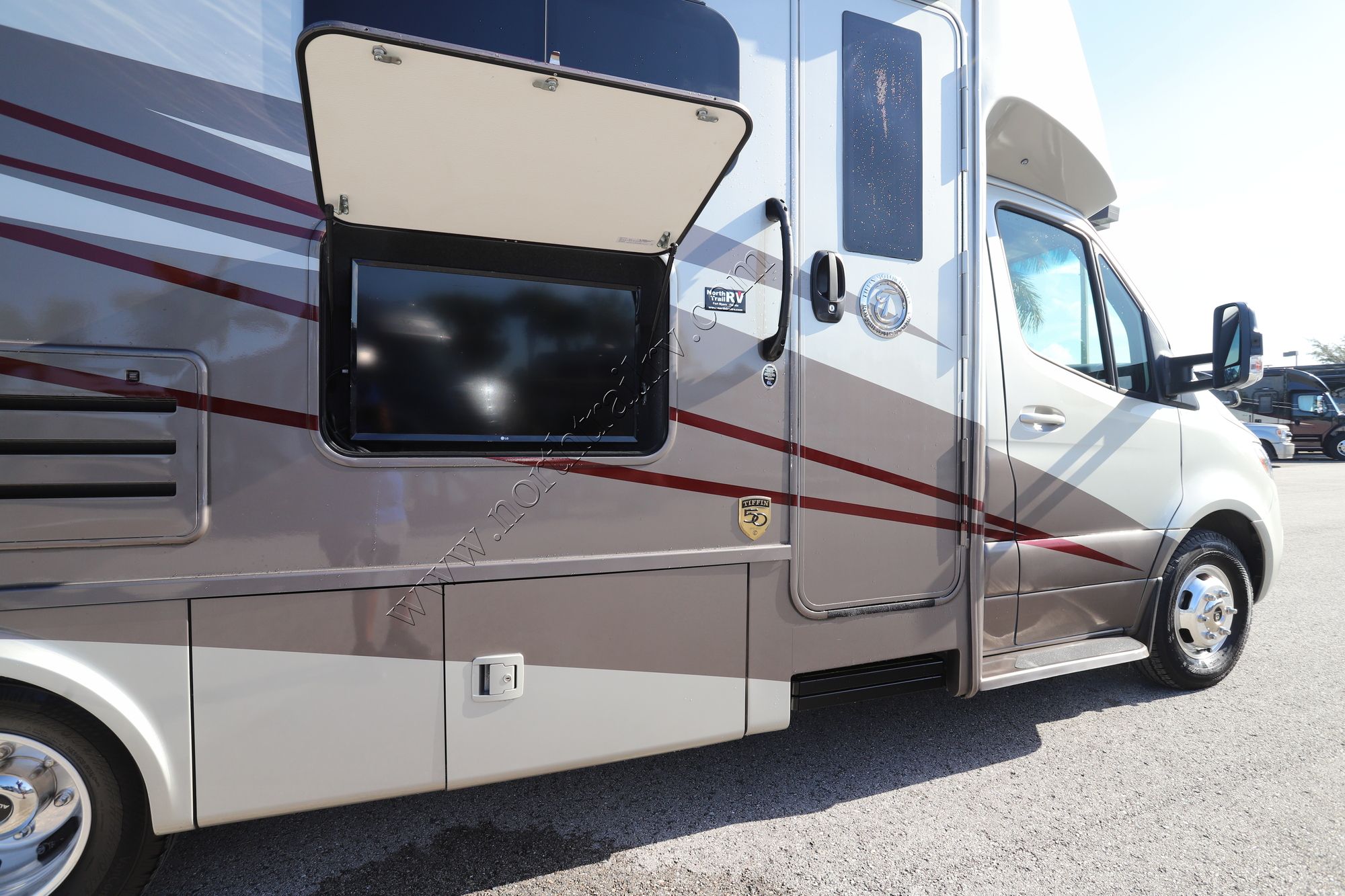 Used 2023 Tiffin Motor Homes Wayfarer 25RW Class C  For Sale