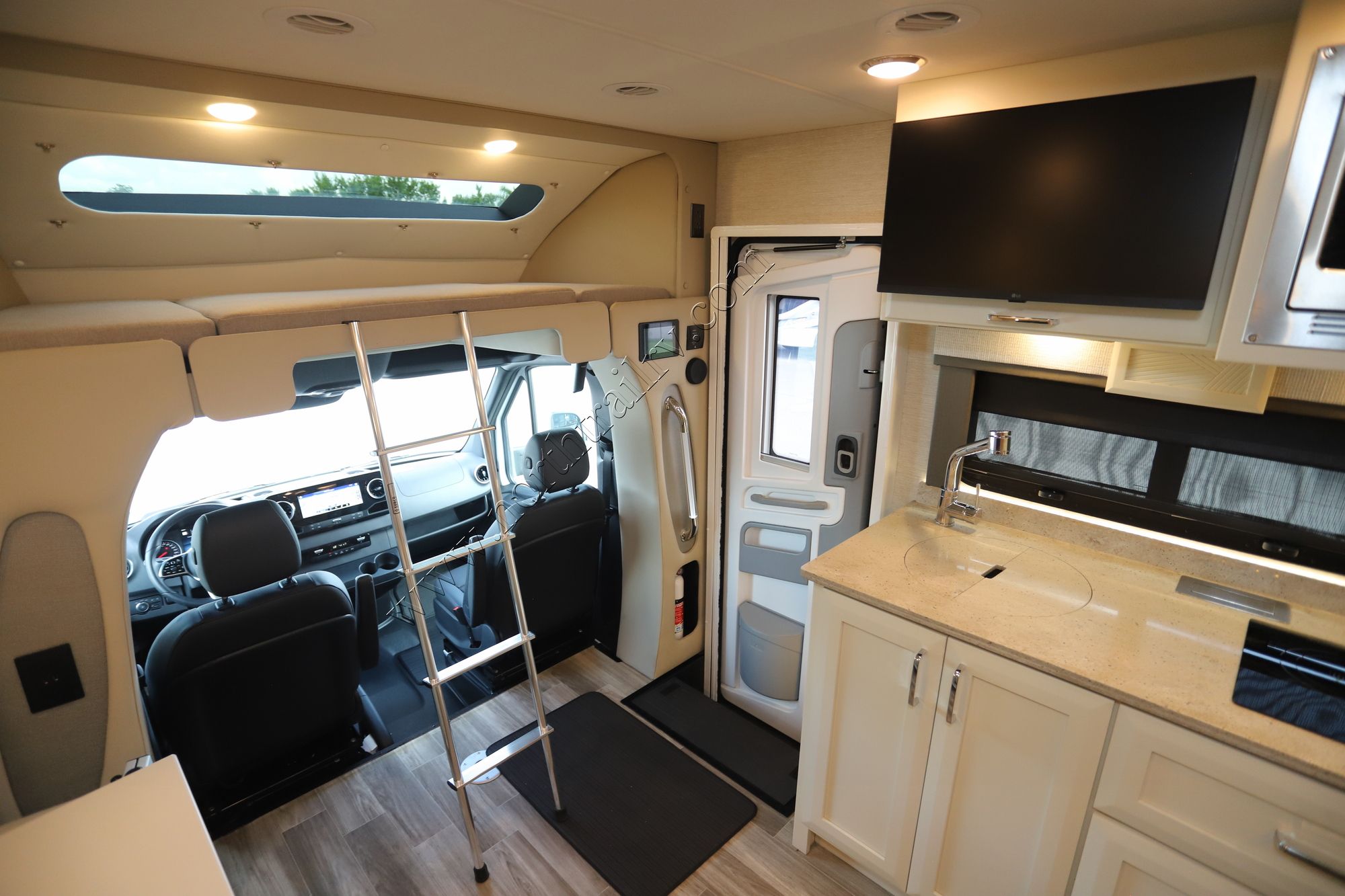 Used 2024 Tiffin Motor Homes Wayfarer 25RW Class C  For Sale