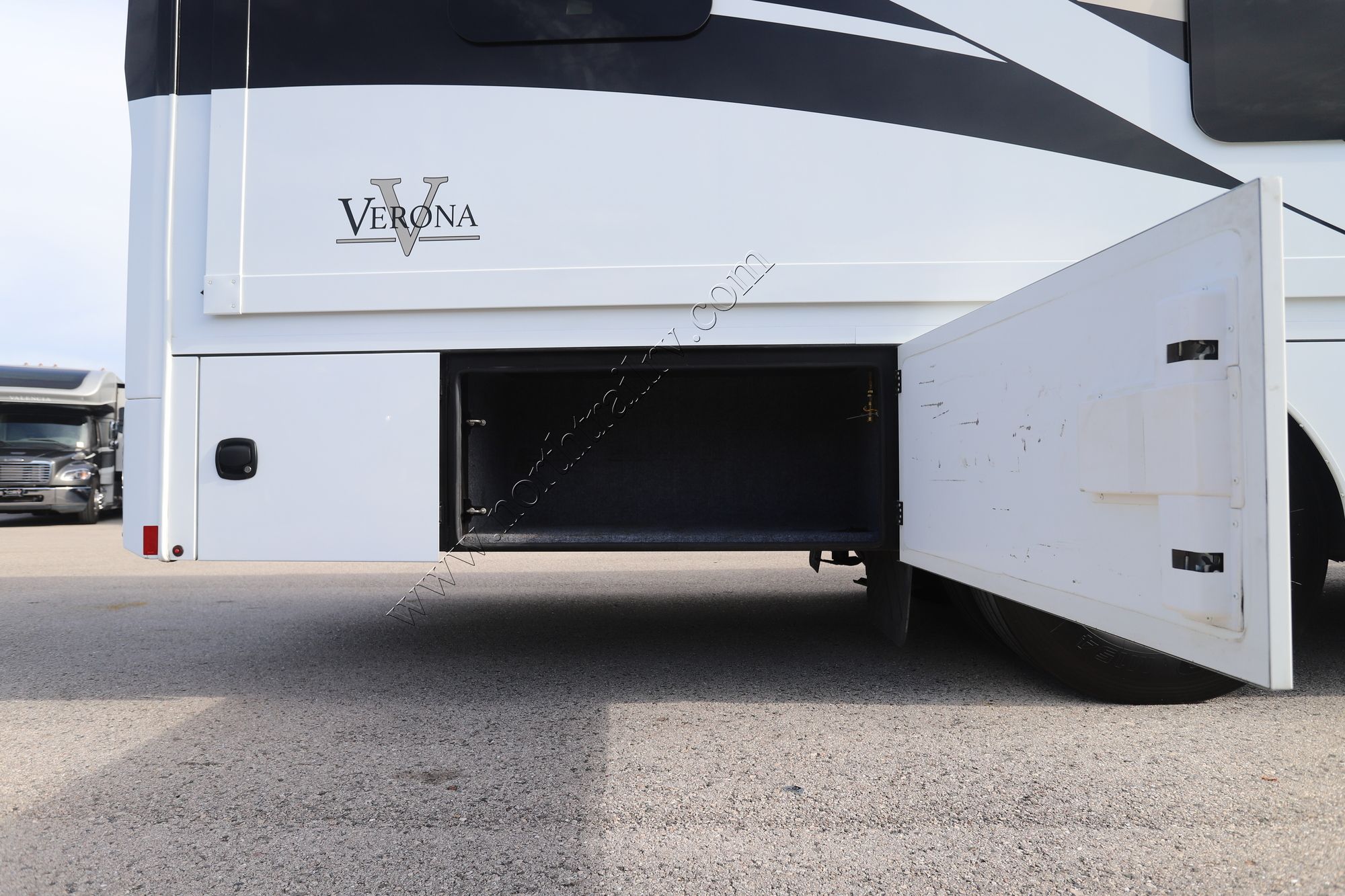 Used 2019 Renegade Rv Verona 40VBH Super C  For Sale