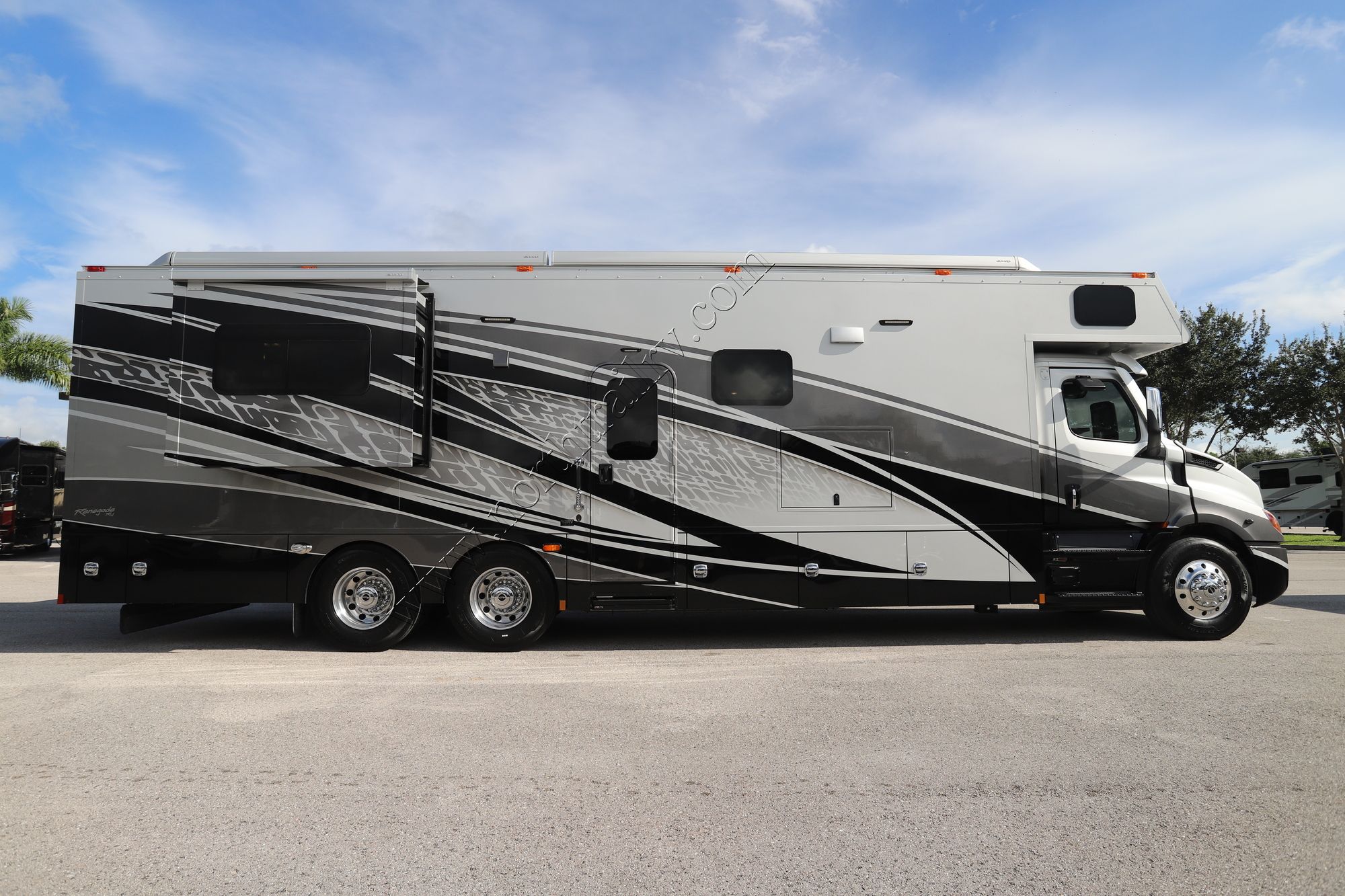 New 2025 Renegade Rv Classic 41CRB Super C  For Sale