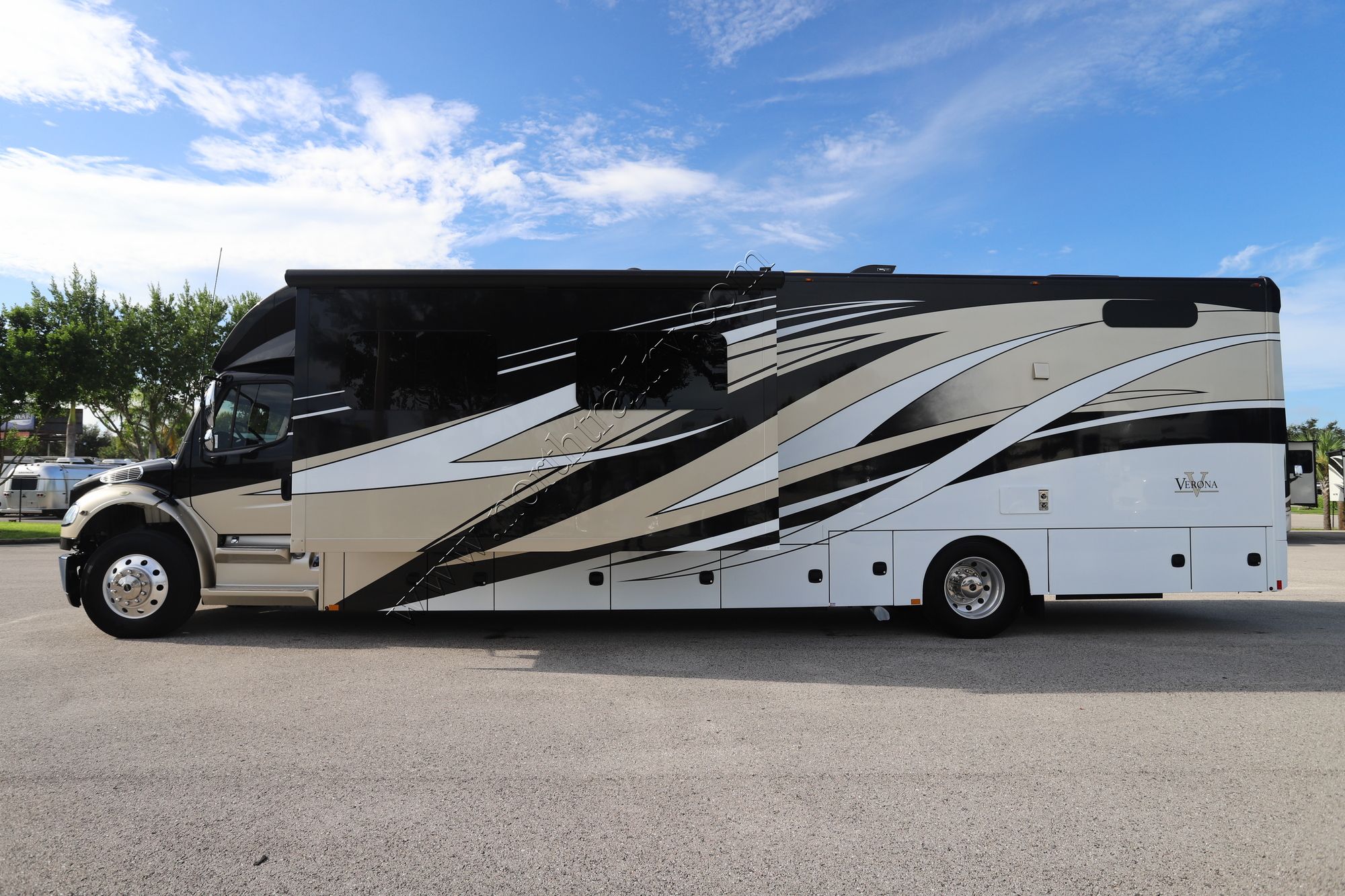 Used 2019 Renegade Rv Verona 40VBH Super C  For Sale