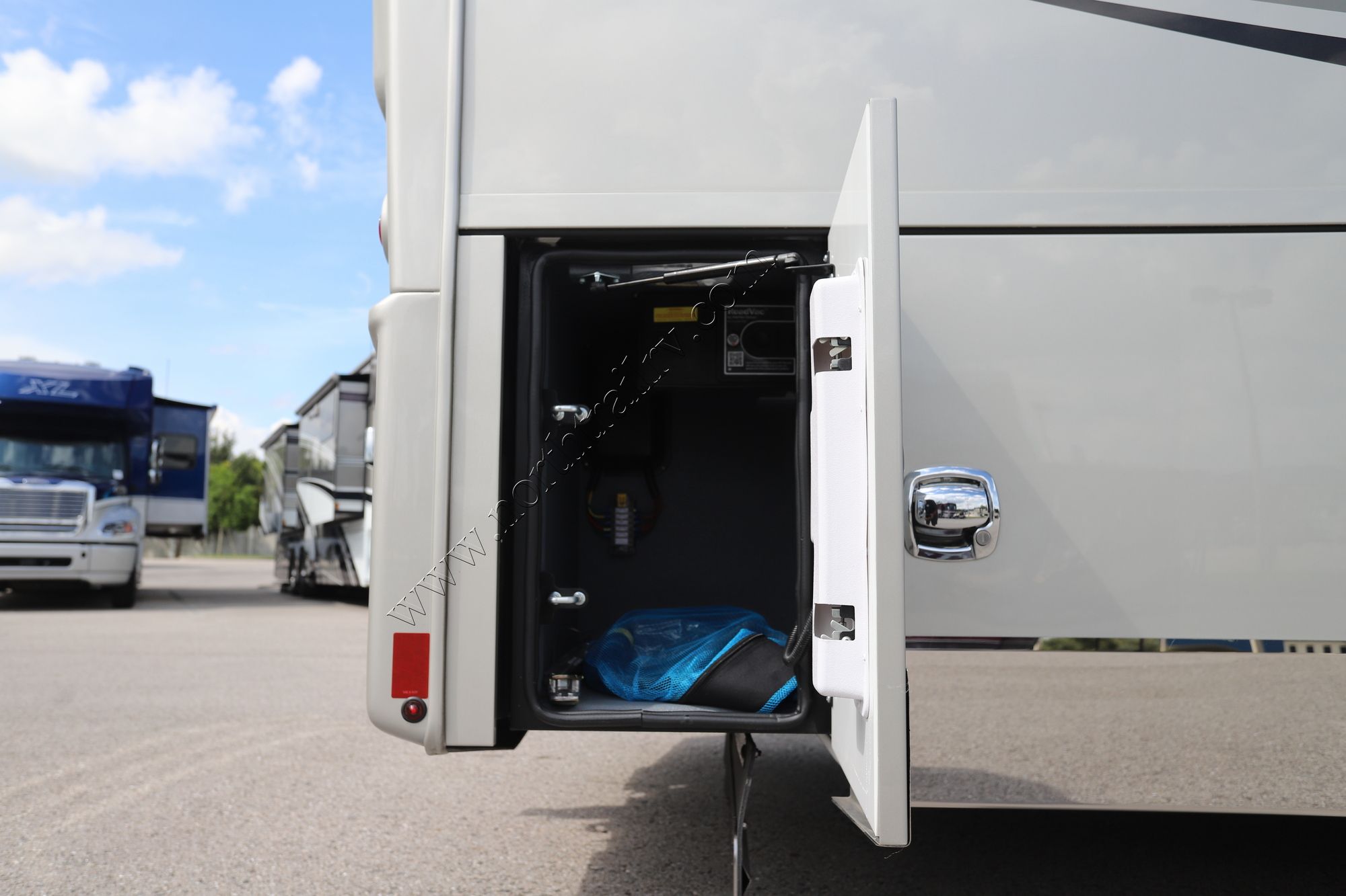 New 2025 Renegade Rv Xl 45DBM Super C  For Sale