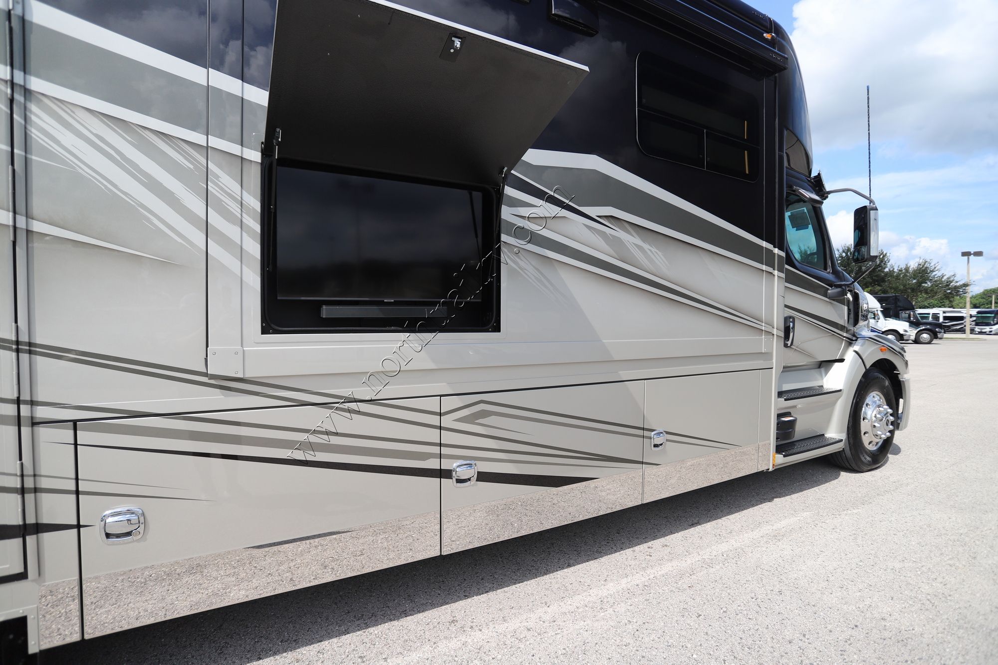 New 2025 Renegade Rv Xl 45DBM Super C  For Sale