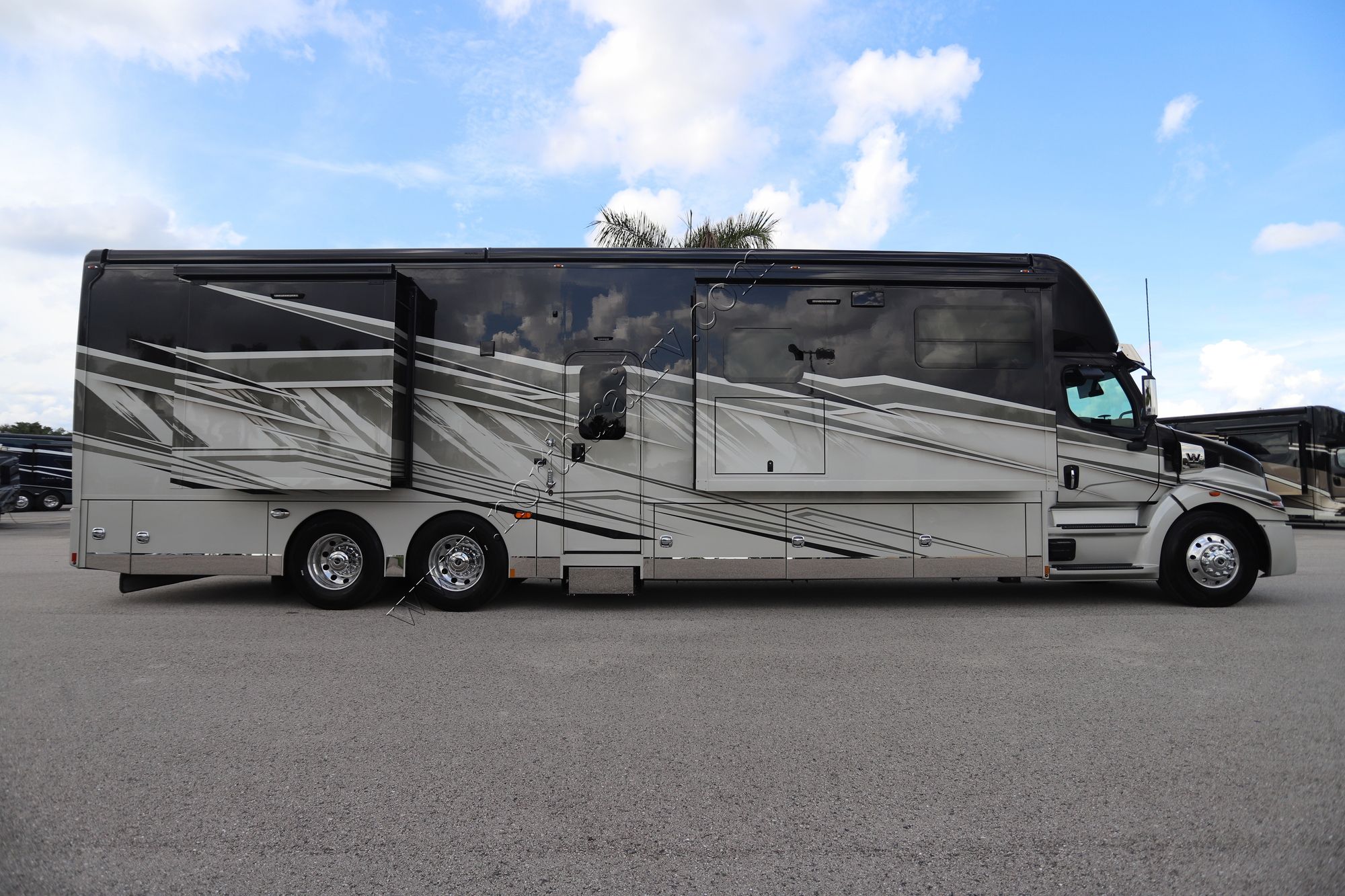 New 2025 Renegade Rv Xl 45DBM Super C  For Sale