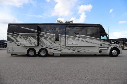 2025 Renegade Rv Xl 45DBM