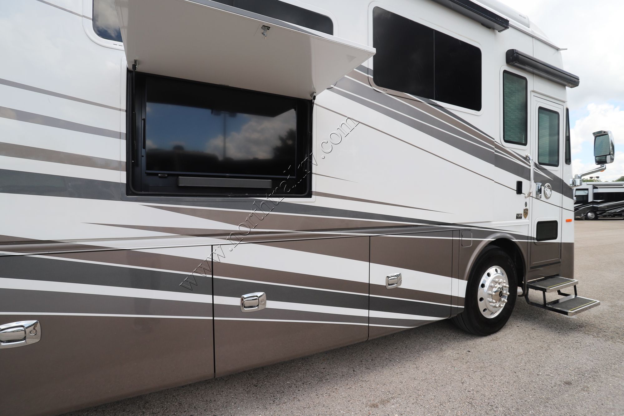 Used 2022 Tiffin Motor Homes Phaeton 40IH Class A  For Sale