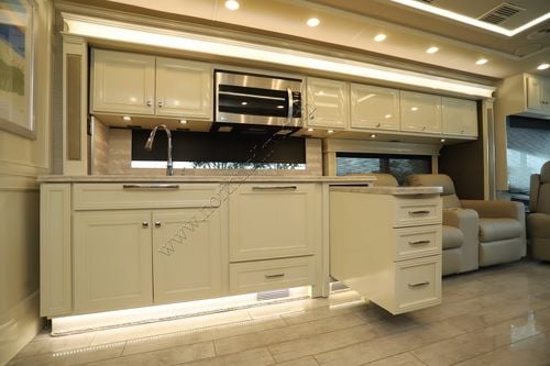 2022 Tiffin Motor Homes Phaeton 40IH