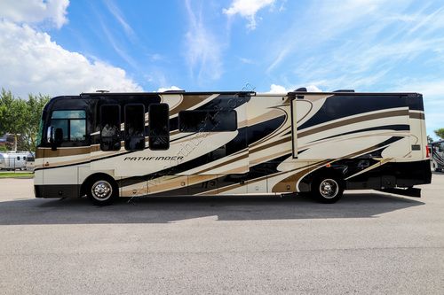 2011 Coachmen Pathfinder 406QS