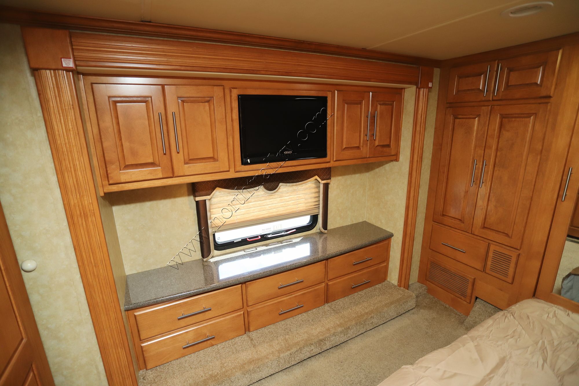 Used 2011 Coachmen Pathfinder 406QS Class A  For Sale