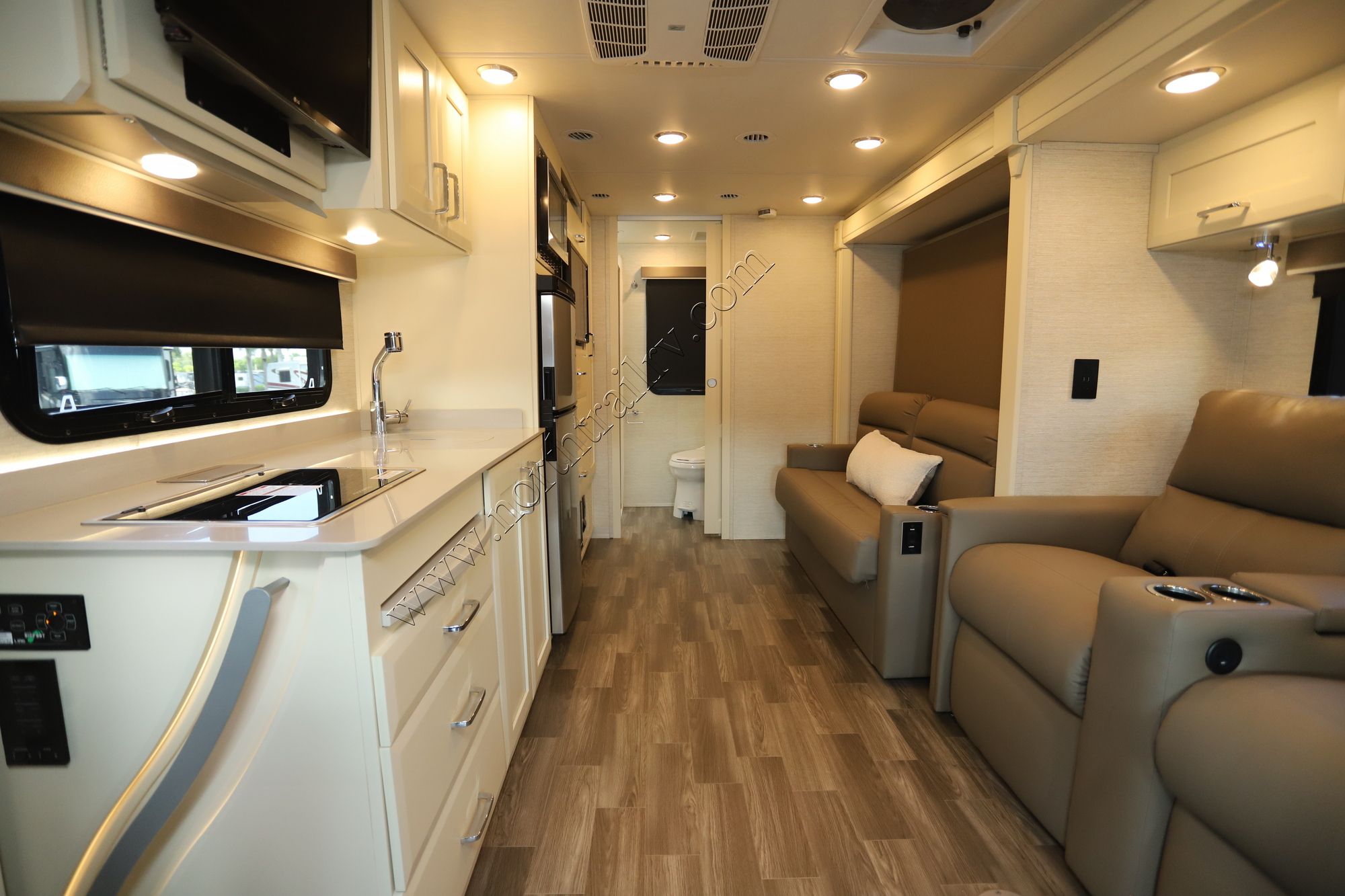 Used 2021 Tiffin Motor Homes Wayfarer 25RW Class C  For Sale