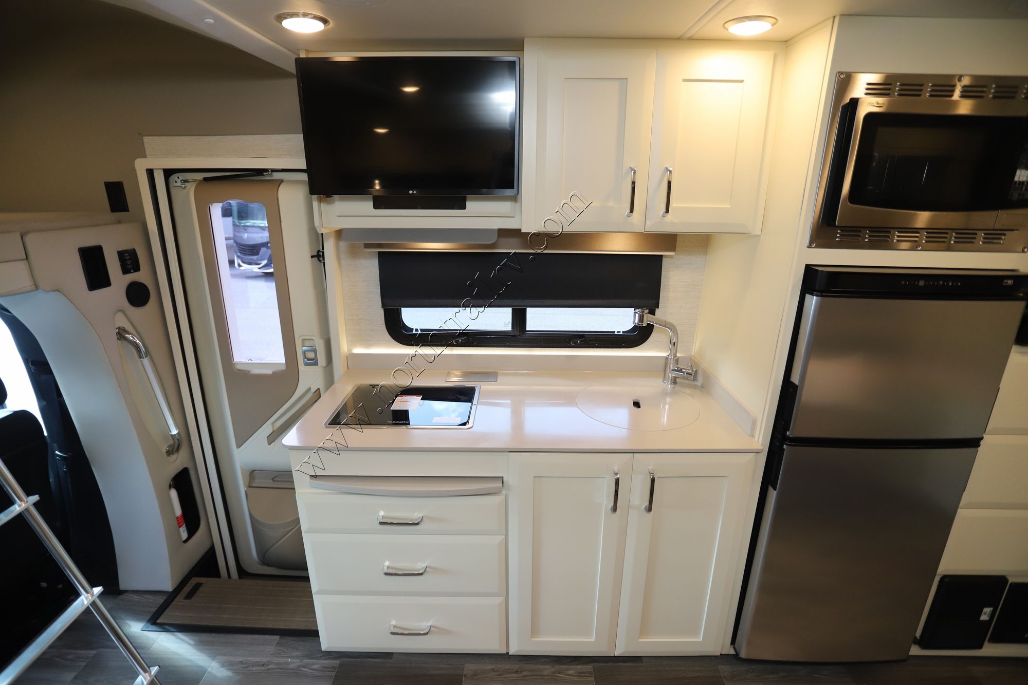 Used 2021 Tiffin Motor Homes Wayfarer 25RW Class C  For Sale