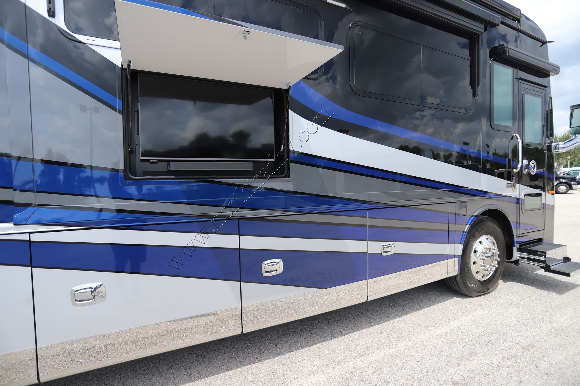 Used 2023 Tiffin Motor Homes Allegro Bus 45FP Class A  For Sale