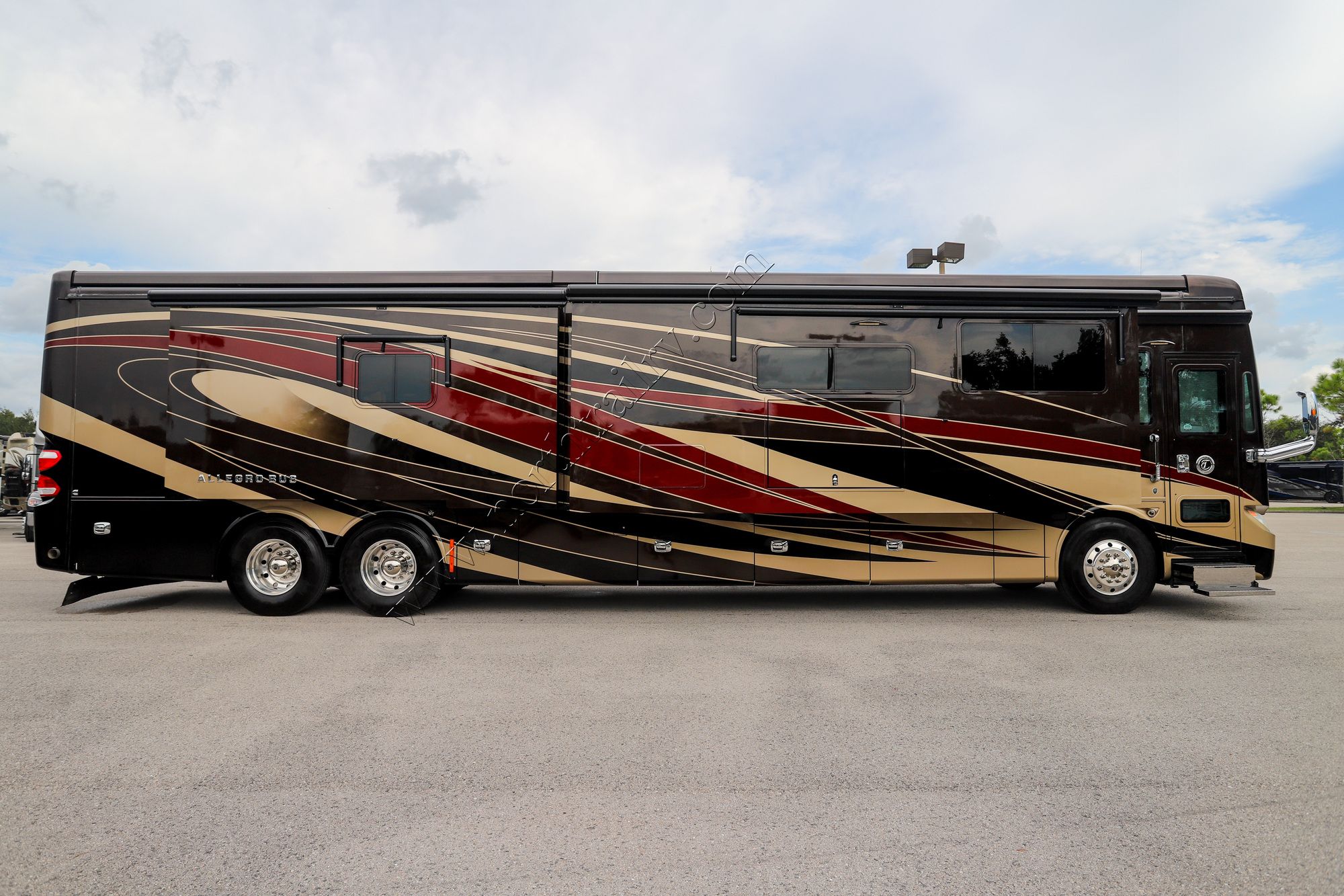 Used 2017 Tiffin Motor Homes Allegro Bus 45OPP Class A  For Sale