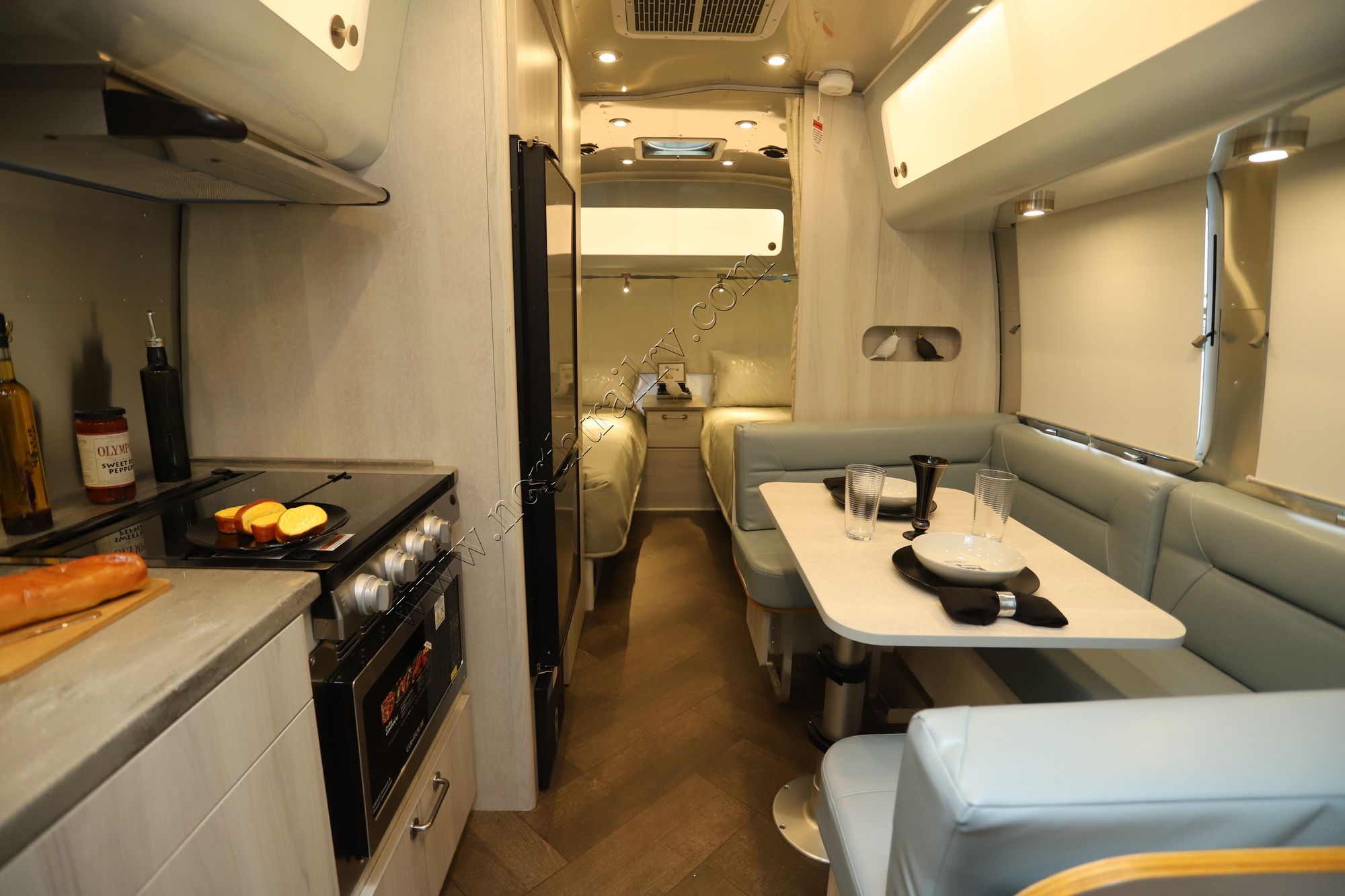 2025 Airstream International 23FB Travel Trailer New  For Sale