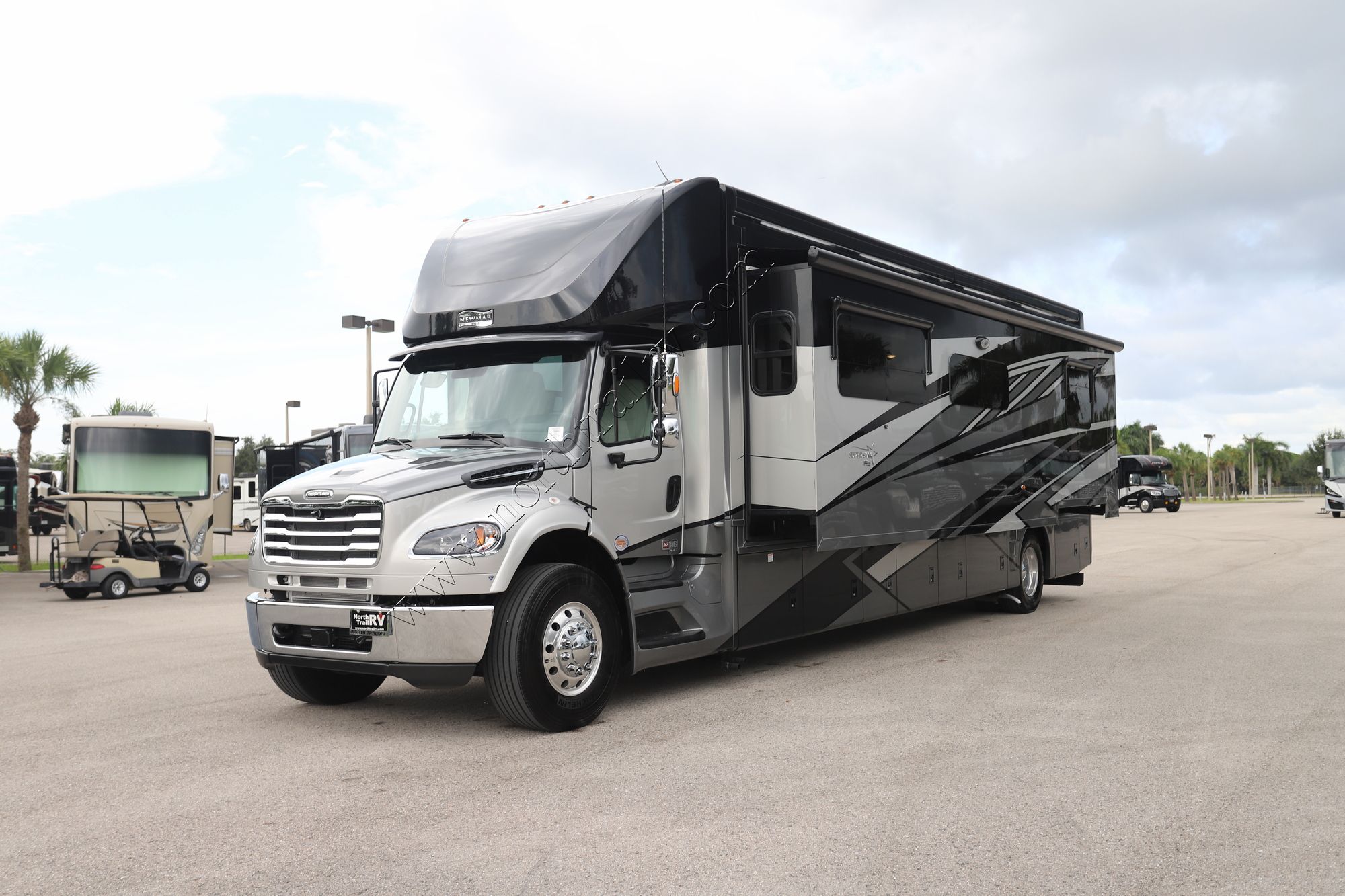 New 2025 Newmar Super Star 4061 Super C  For Sale