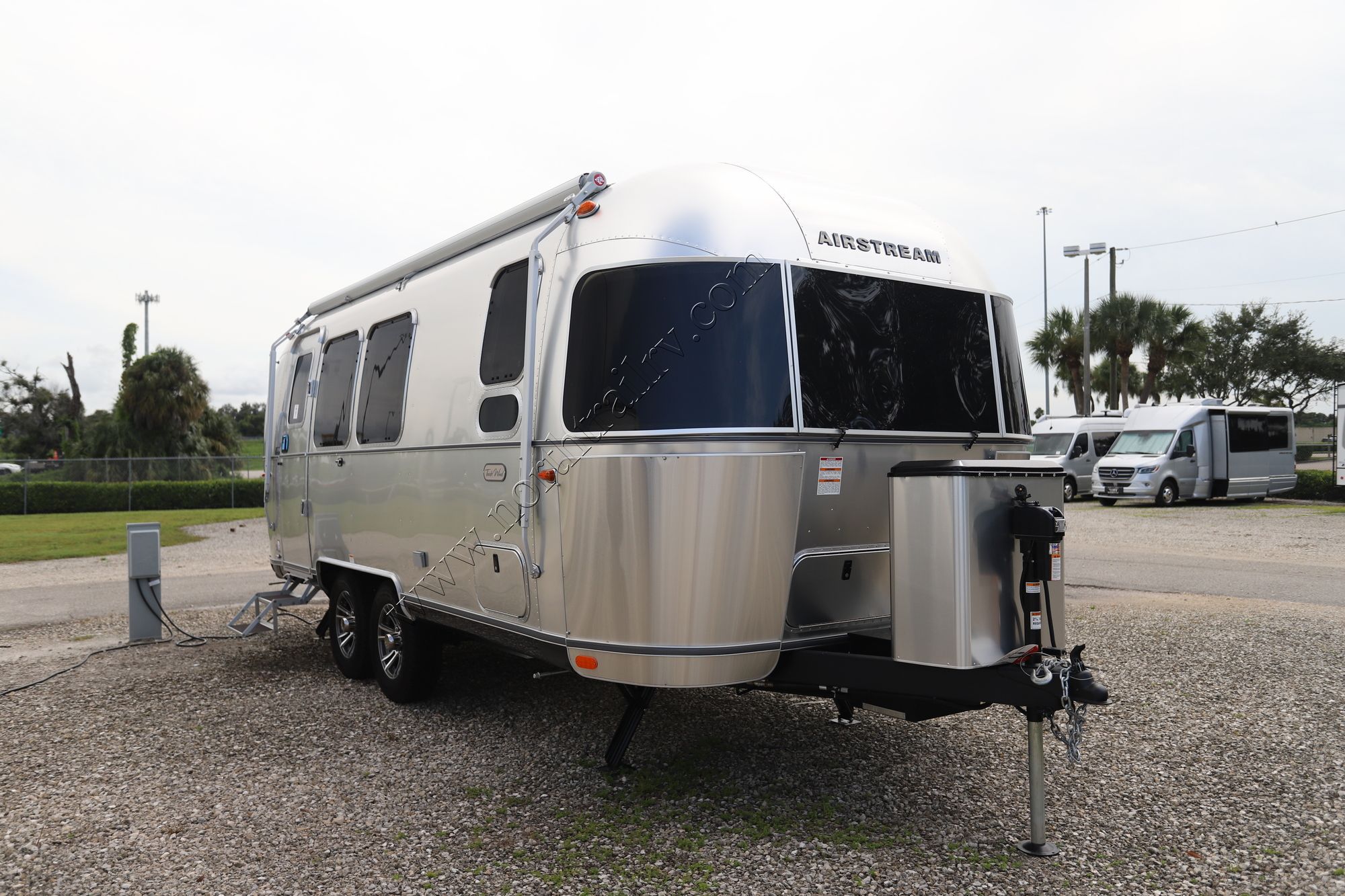 2025 Airstream Trade Wind 23FB Travel Trailer New  For Sale