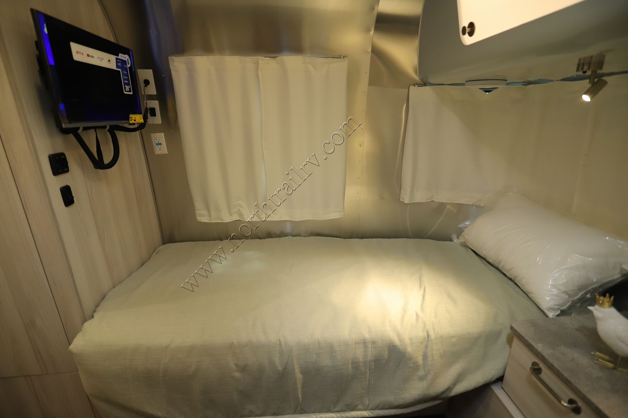 2025 Airstream International 23FB Travel Trailer New  For Sale